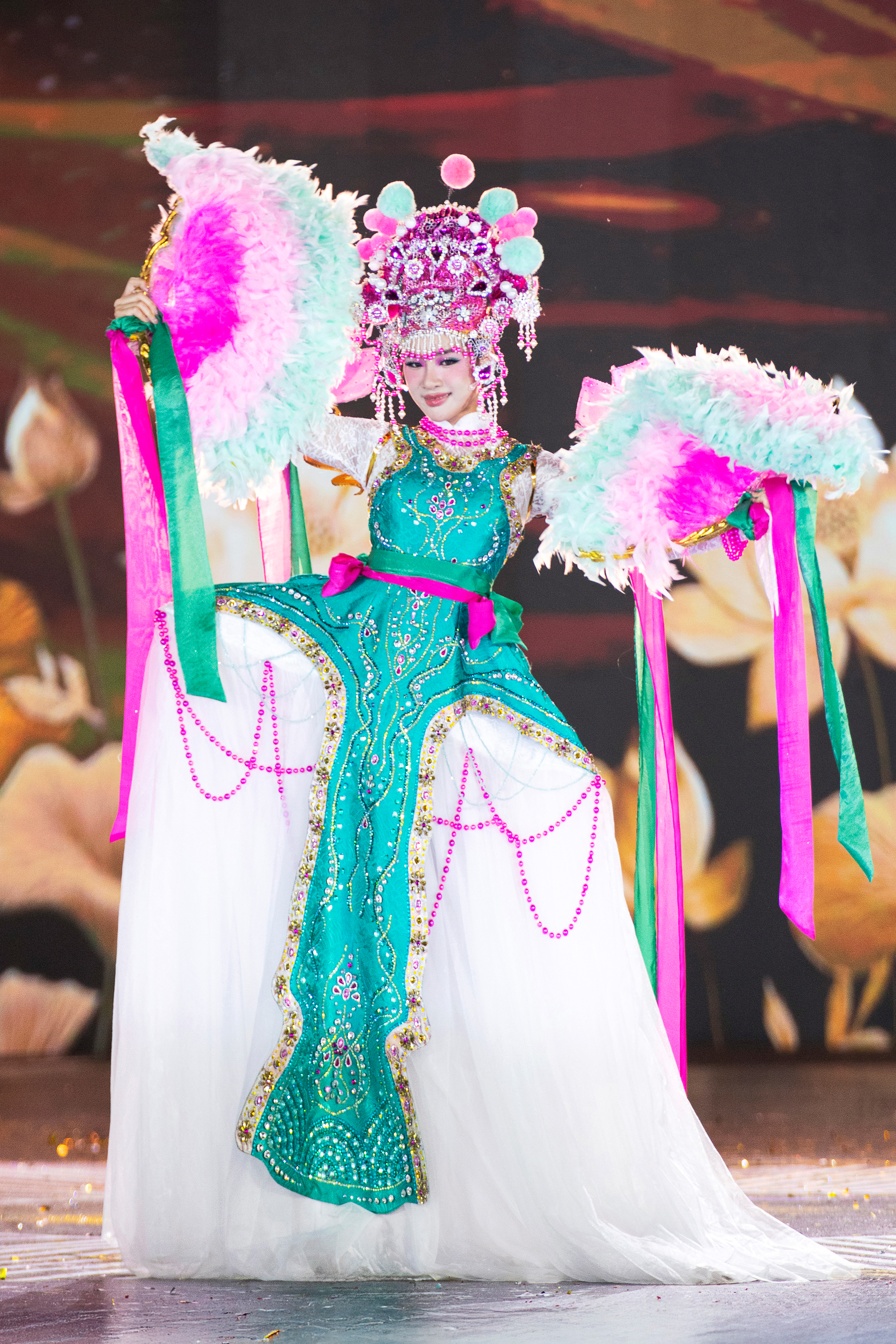 Cảnh tượng chưa từng c&oacute; ở Miss Grand VietNam

- Ảnh 11.