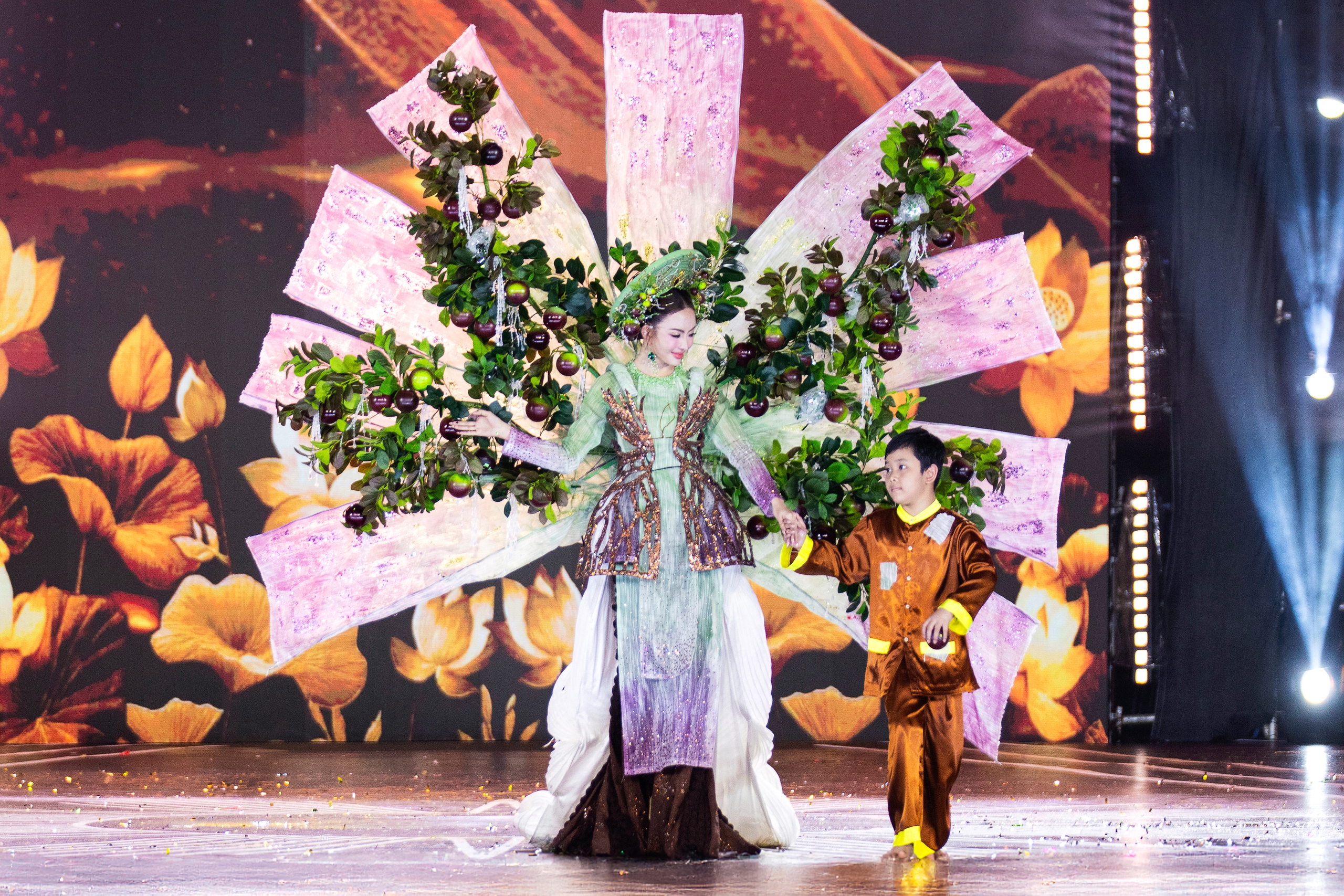 Cảnh tượng chưa từng c&oacute; ở Miss Grand VietNam

- Ảnh 1.