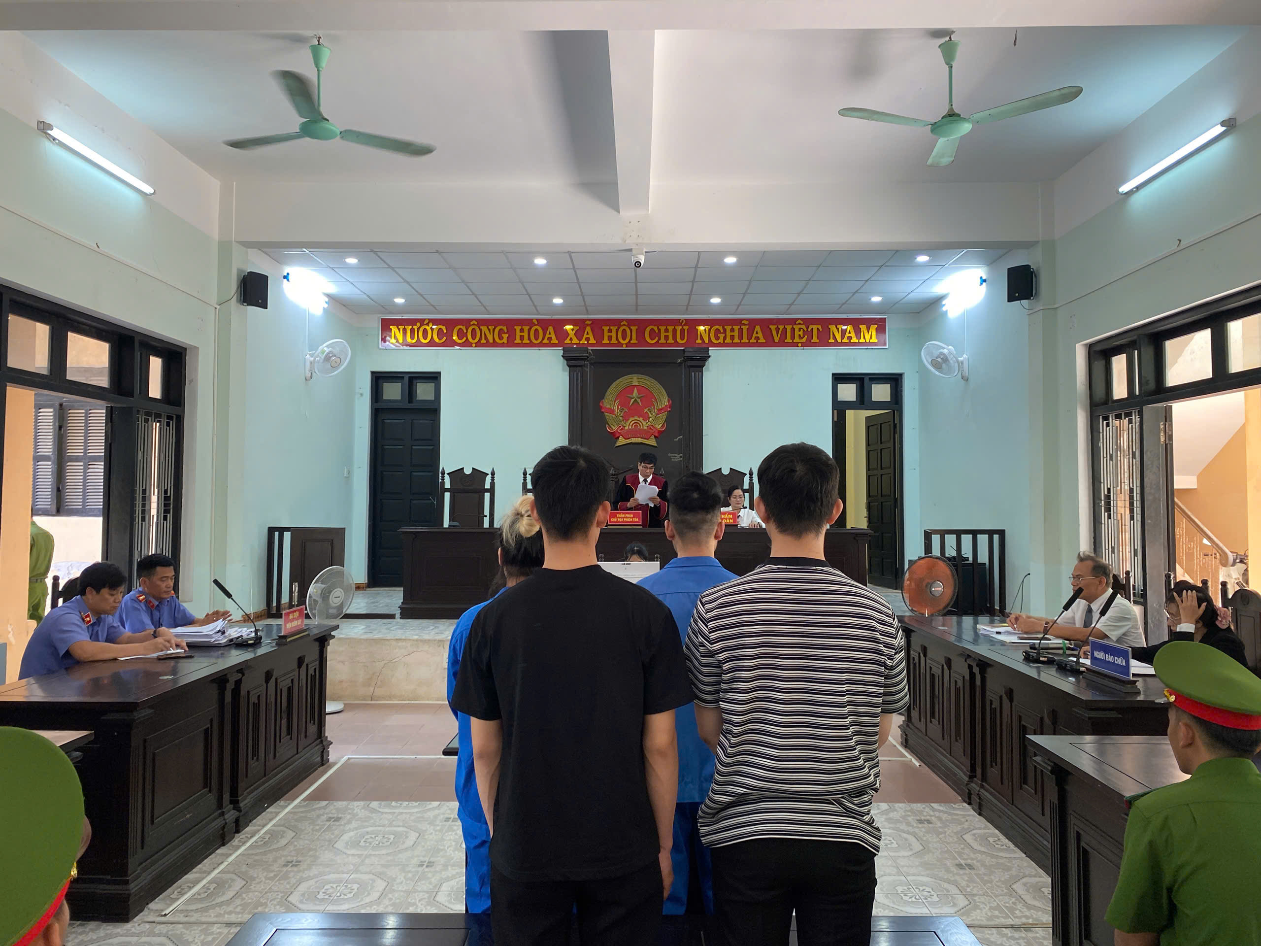 Ranh giới mong manh - Ảnh 1.