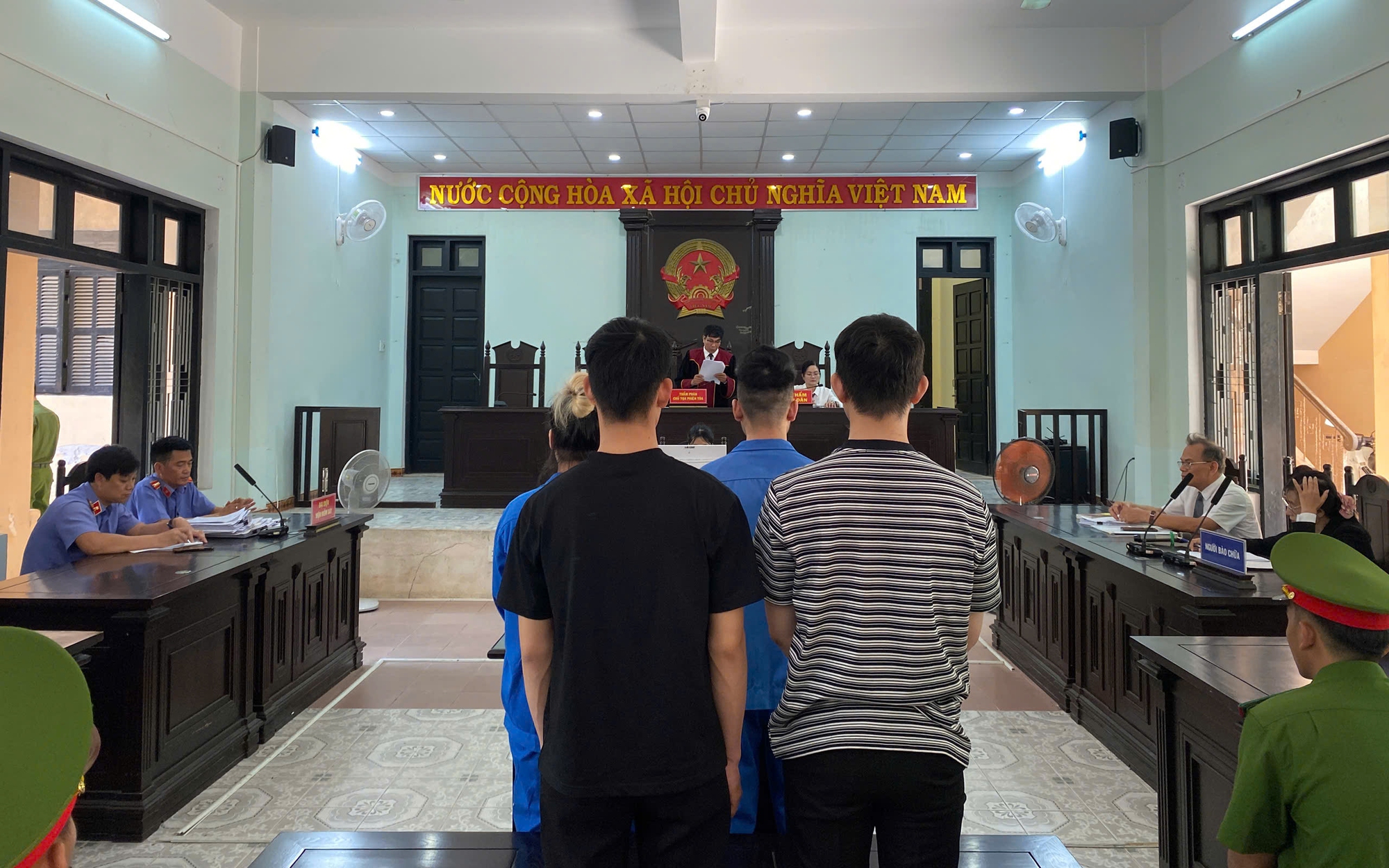 Ranh giới mong manh