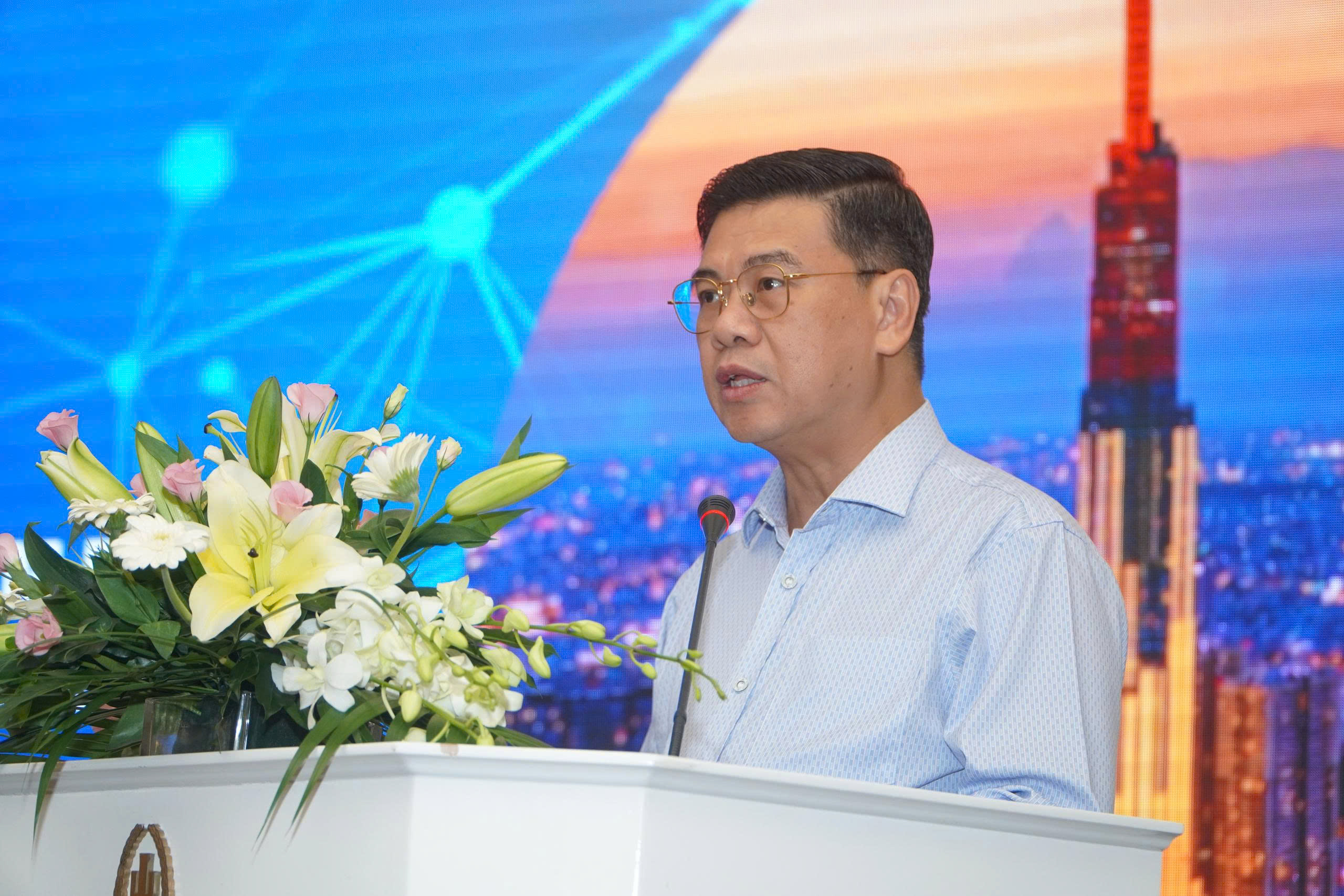 TP HCM định vị trung tâm dịch vụ của cả nước và khu vực- Ảnh 1.