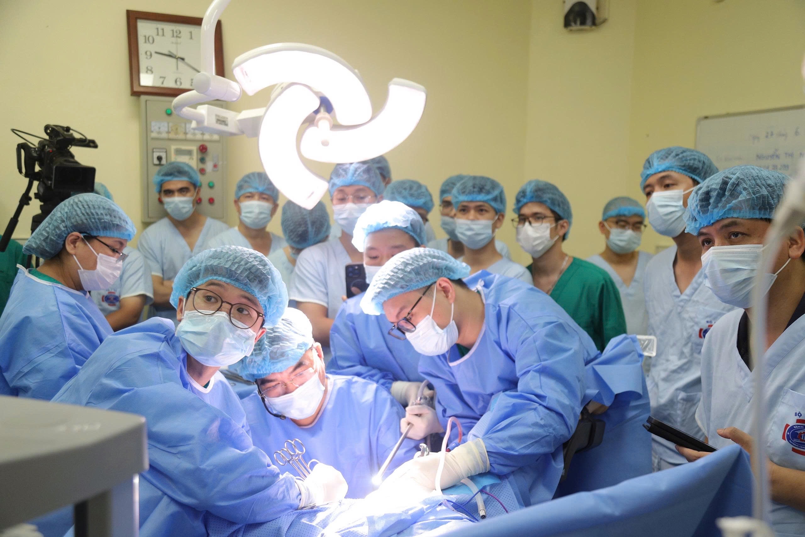 Đặt sức khỏe nhân dân ở vị trí trung tâm - Ảnh 2.