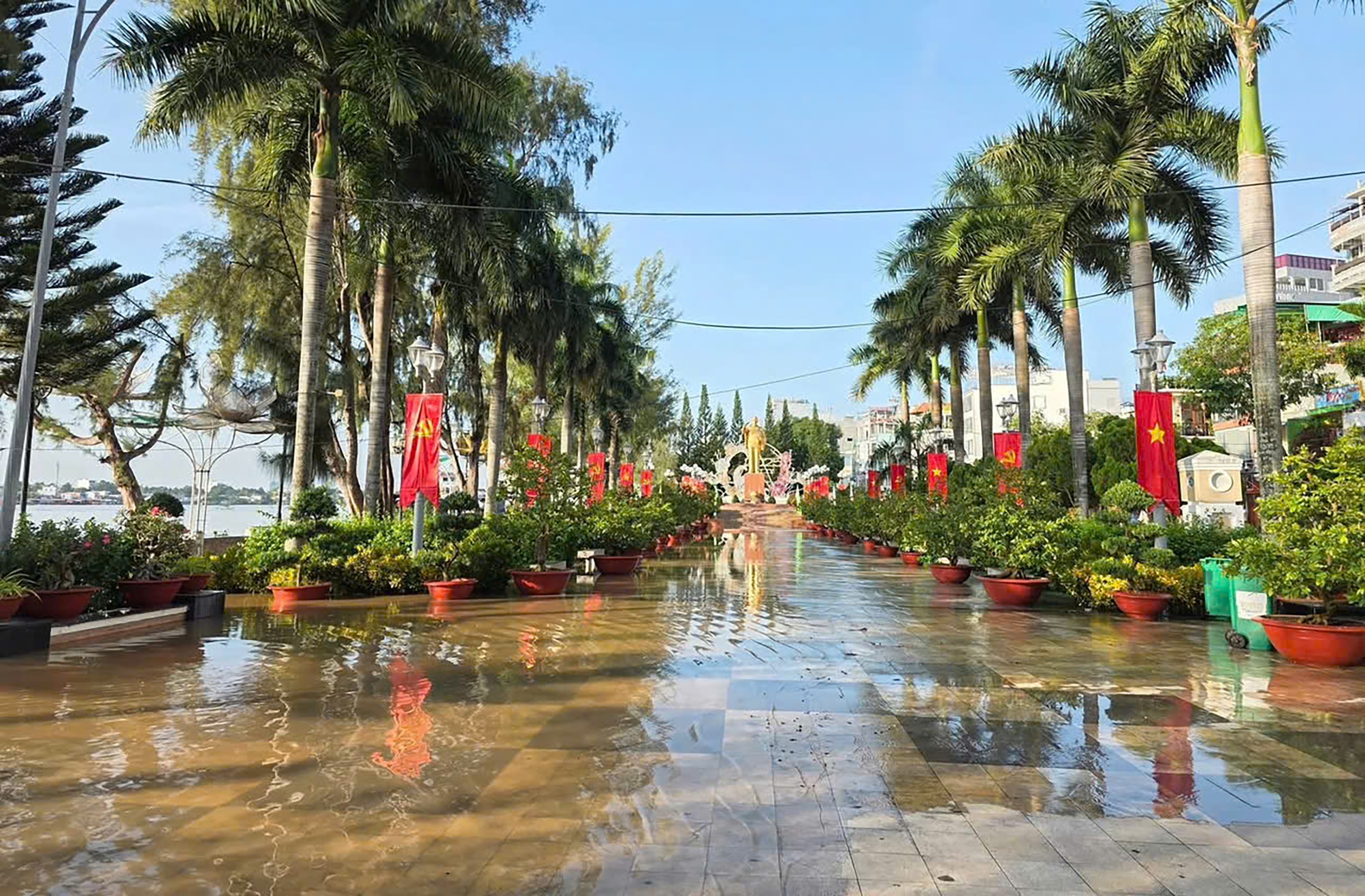 Hình ảnh trái ngược về triều cường ở Cần Thơ- Ảnh 21.