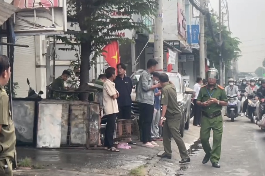 Ch&aacute;y cửa h&agrave;ng phụ t&ugrave;ng ở TP HCM, một cụ &ocirc;ng tử vong- Ảnh 1.