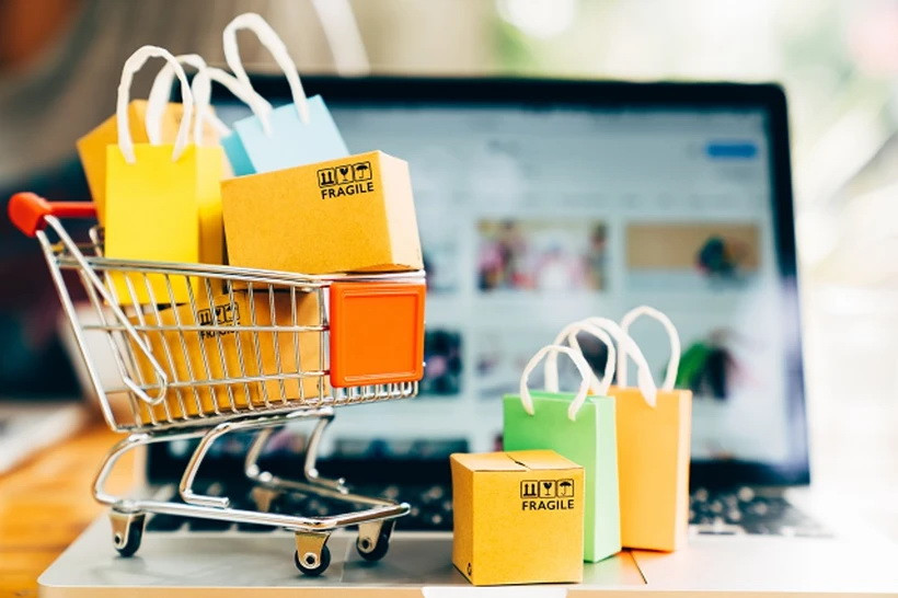 Mua phải h&agrave;ng giả h&agrave;ng nh&aacute;i tr&ecirc;n online, người ti&ecirc;u d&ugrave;ng c&oacute; thể l&agrave;m g&igrave; để lấy lại tiền? - Ảnh 1.