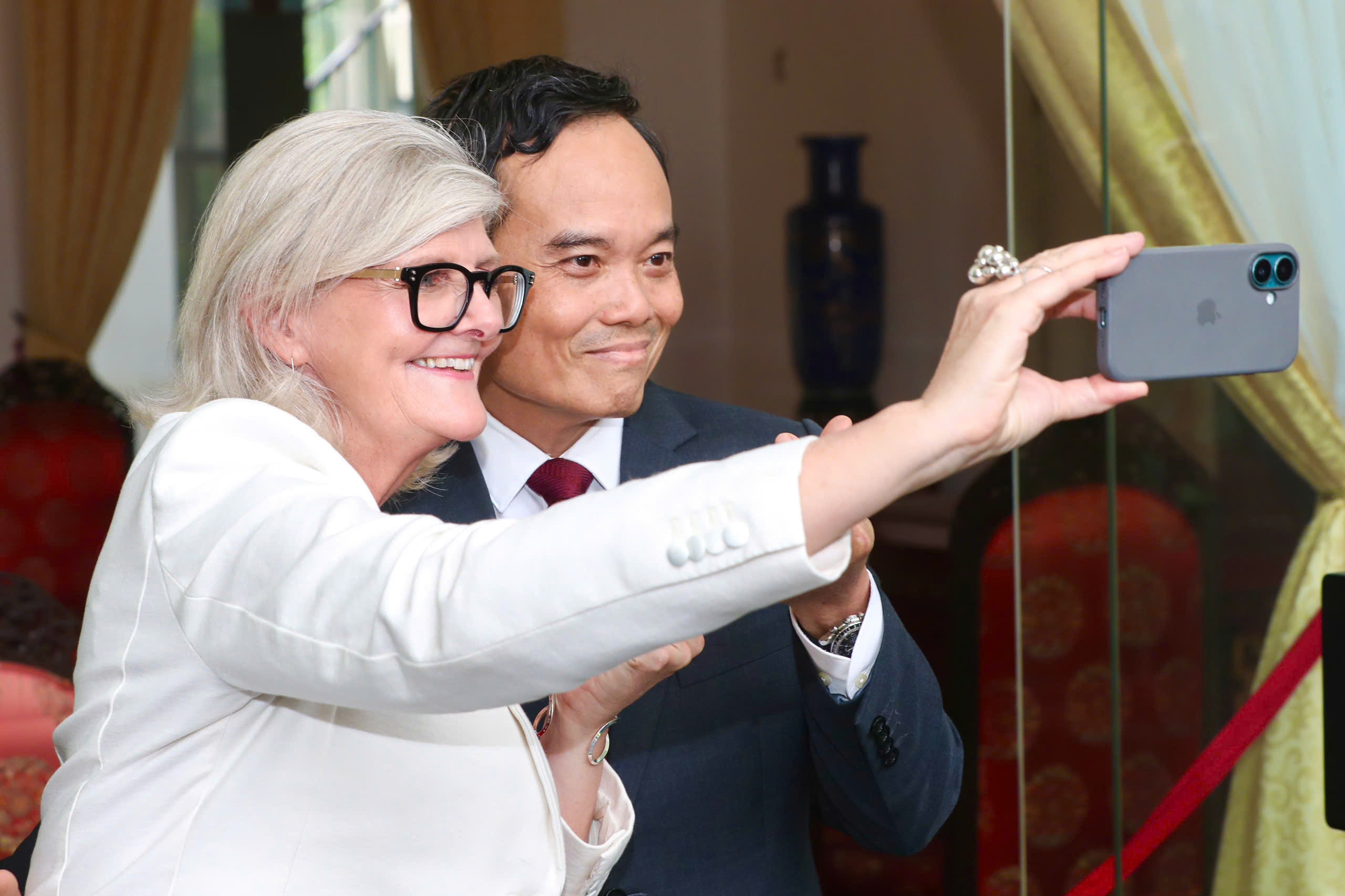 To&agrave;n quyền &Uacute;c tham quan Hội trường Thống nhất, selfie c&ugrave;ng B&iacute; thư Th&agrave;nh ủy TP HCM- Ảnh 7.