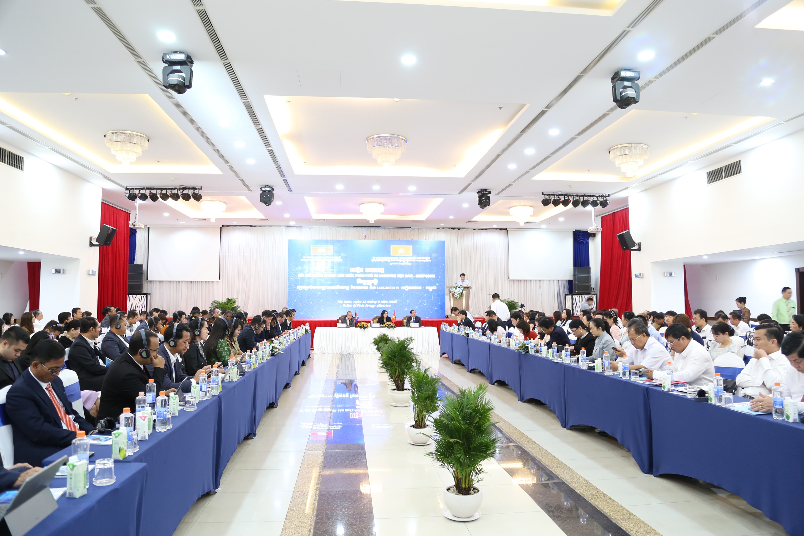 Đặt mục tiêu 20 tỉ USD kim ngạch thương mại song phương Việt Nam - Campuchia- Ảnh 2.