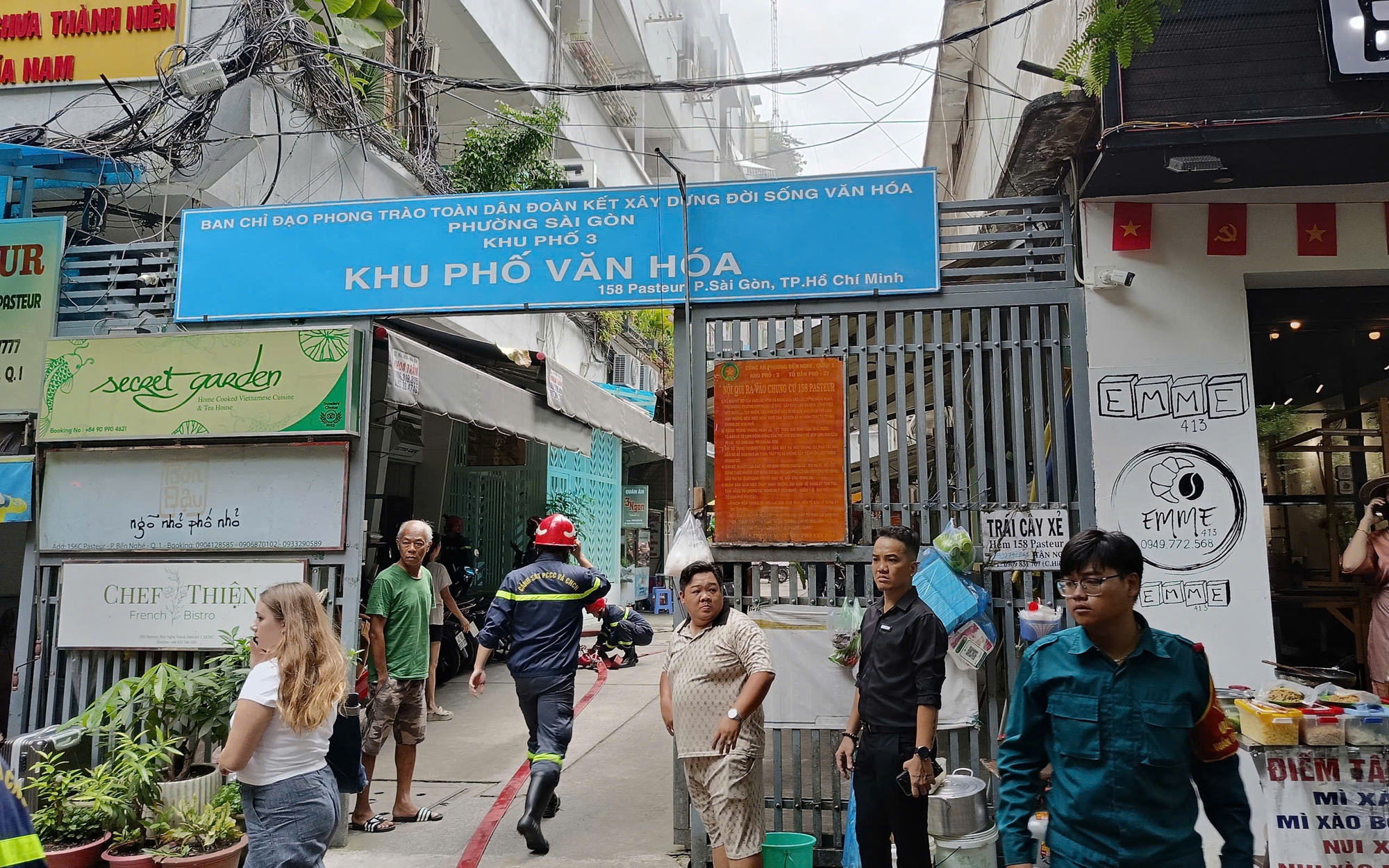 Cháy căn hộ ở trung tâm TP HCM, hàng chục cảnh sát được điều động