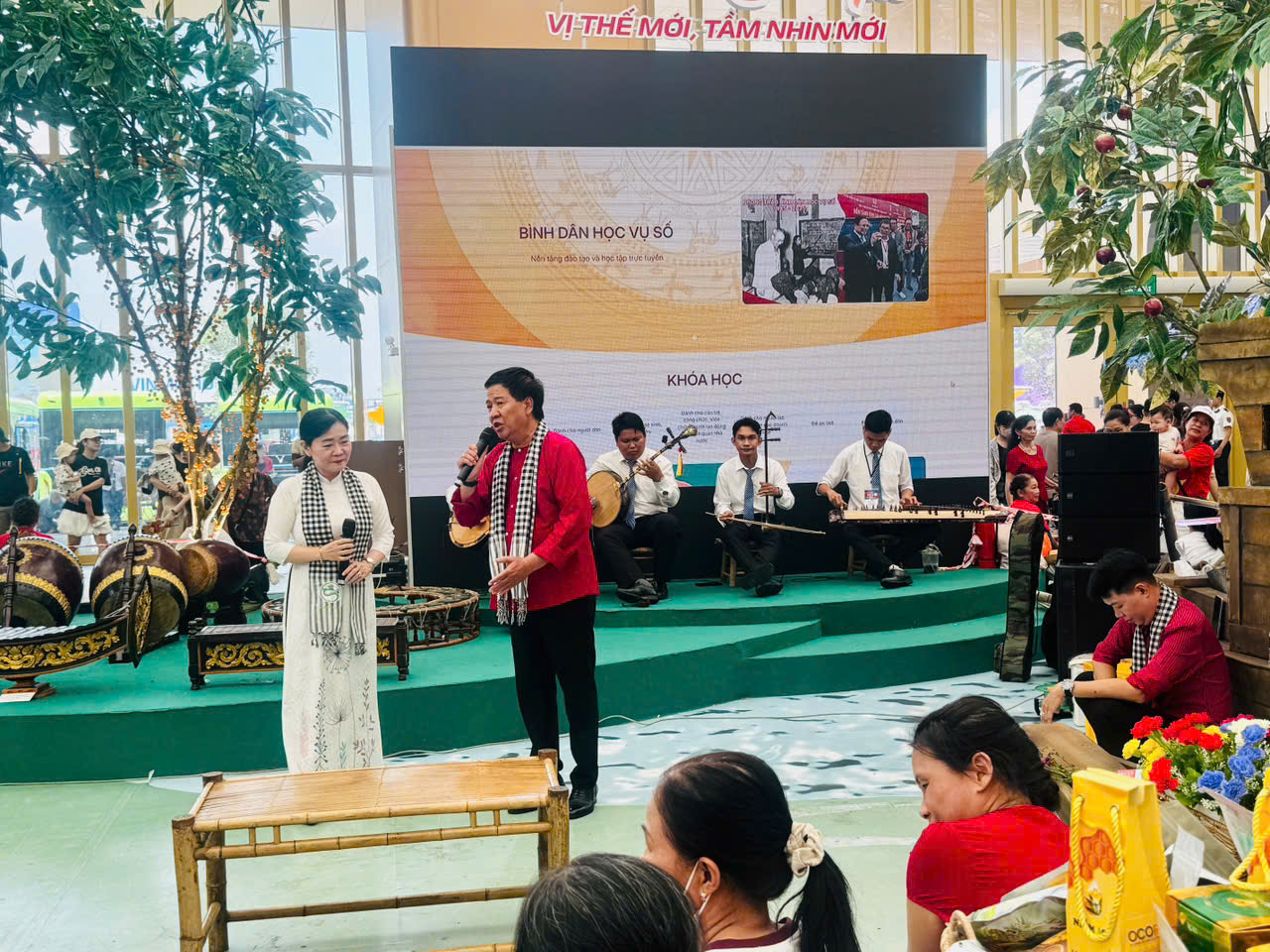 Nghệ nhân ưu tú Nguyễn Thanh Tùng, Ái Hằng tạo dấu ấn đẹp tại Hà Nội- Ảnh 4.