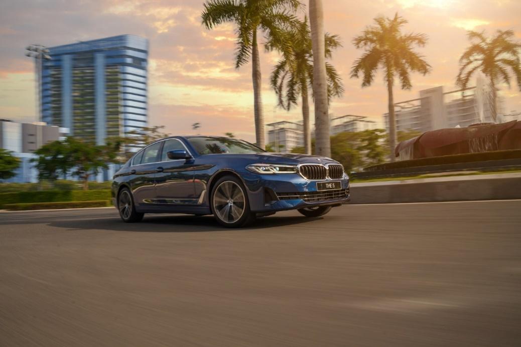 Cơ hội tr&uacute;ng BMW 5 Series c&ugrave;ng ưu đ&atilde;i l&ecirc;n đến 700 triệu đồng- Ảnh 1.