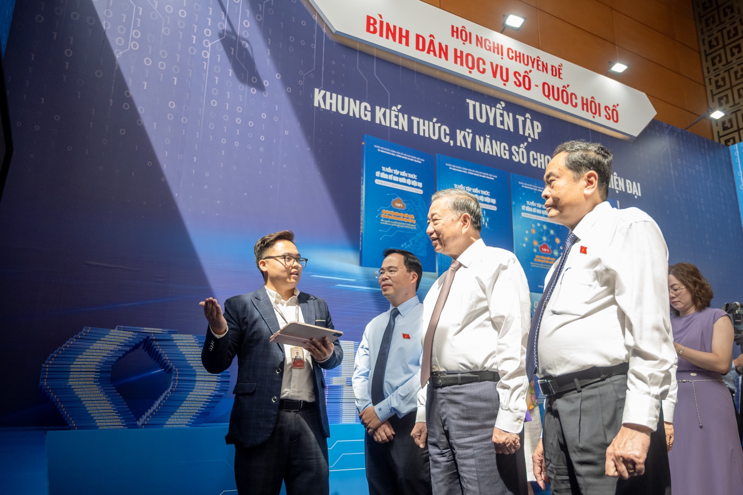 Tổng B&iacute; thư dự hội nghị chuy&ecirc;n đề B&igrave;nh d&acirc;n học vụ số - Quốc hội số- Ảnh 6.