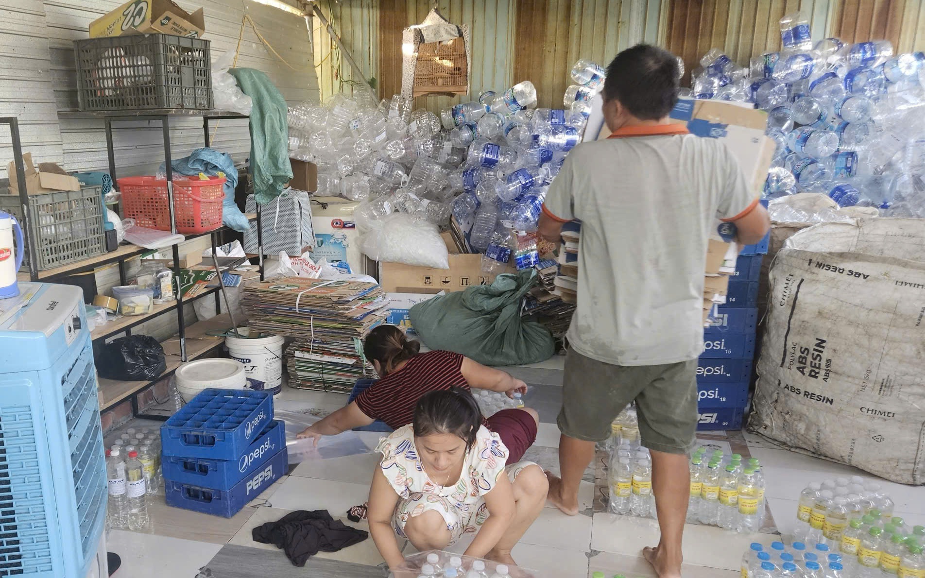 Cơ sở làm giấm giả bằng... axit công nghiệp và nước giếng