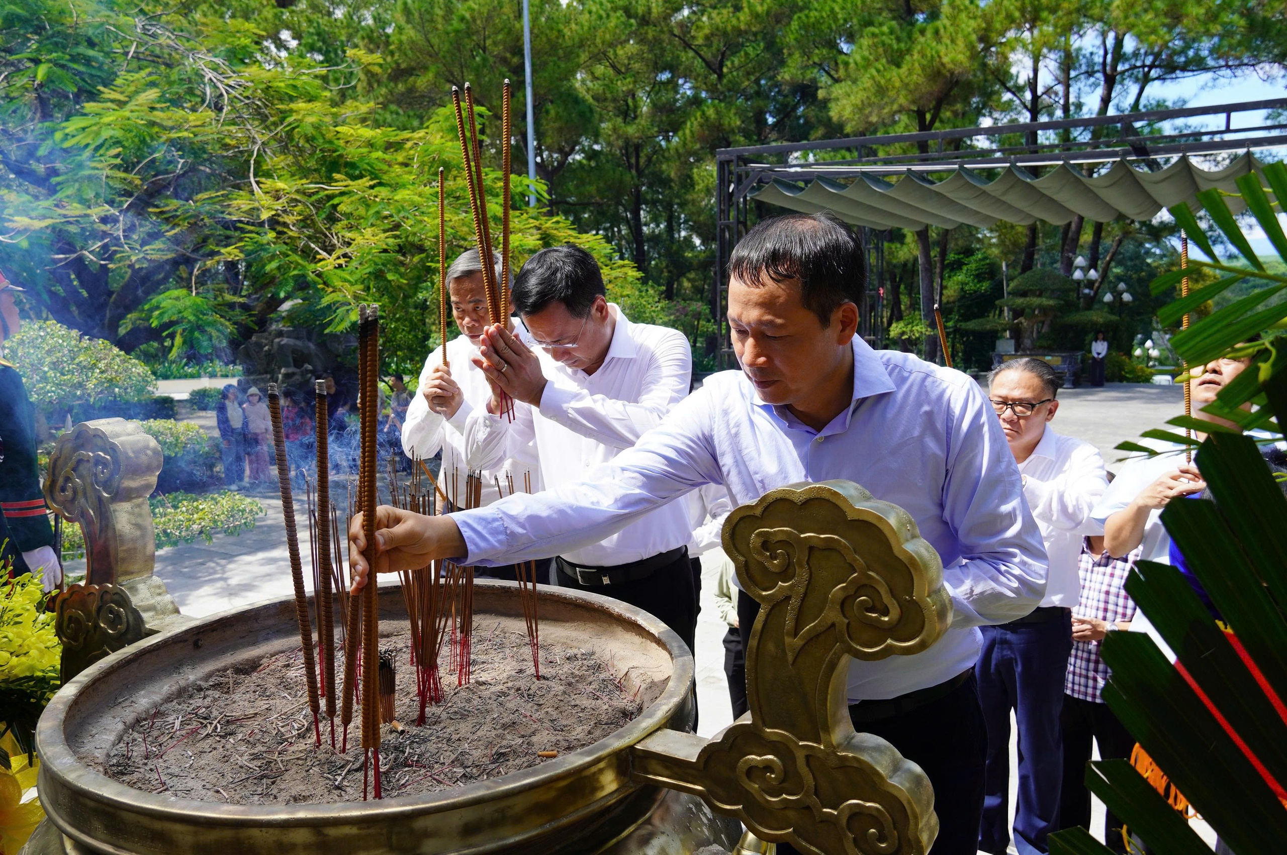 Bí thư Tỉnh ủy Đồng Nai Vũ Hồng Văn viếng thăm Thành Cổ Quảng Trị- Ảnh 5.