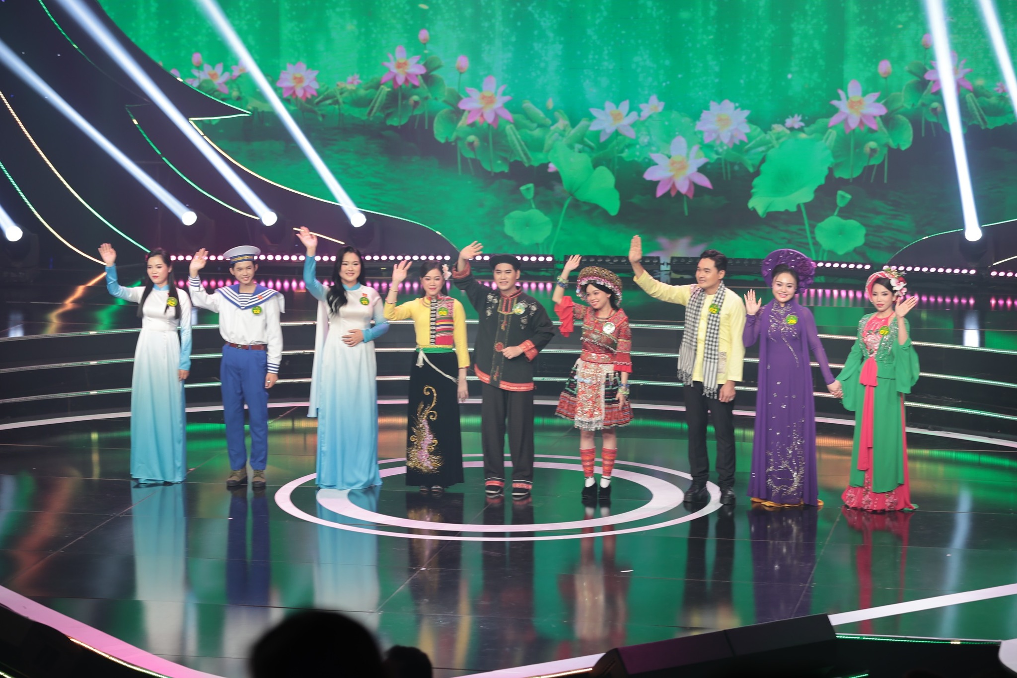 Top 7 "Chu&ocirc;ng v&agrave;ng vọng cổ" 2025 h&agrave;o hứng bước v&agrave;o chung kết 2: Hẹn kh&aacute;n giả tối nay tr&ecirc;n s&oacute;ng - Ảnh 3.