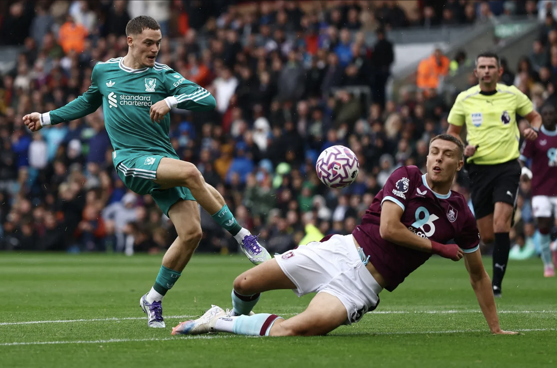5 ph&uacute;t cuối nghiệt ng&atilde;, Burnley trắng tay s&acirc;n nh&agrave; trước Liverpool - Ảnh 4.