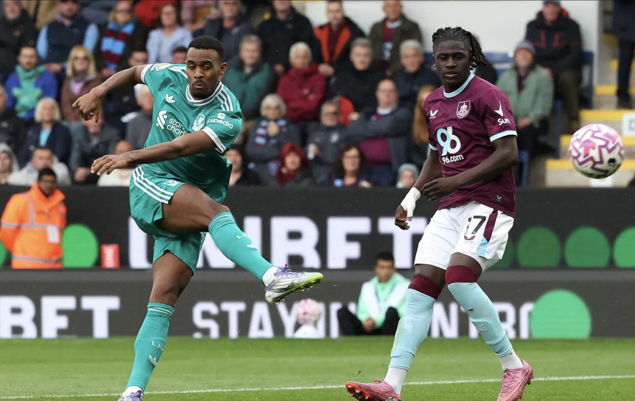 5 ph&uacute;t cuối nghiệt ng&atilde;, Burnley trắng tay s&acirc;n nh&agrave; trước Liverpool - Ảnh 2.