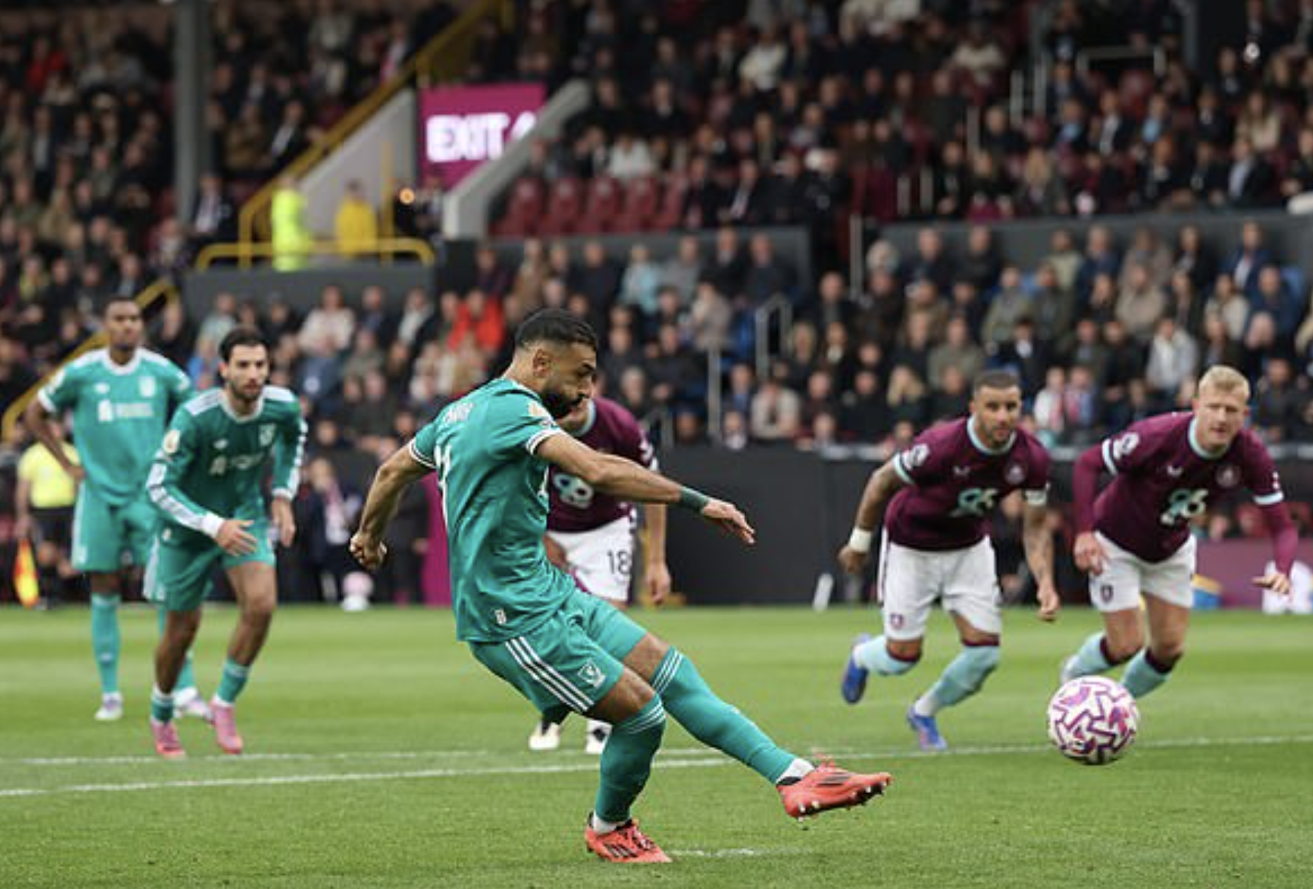 5 ph&uacute;t cuối nghiệt ng&atilde;, Burnley trắng tay s&acirc;n nh&agrave; trước Liverpool - Ảnh 5.