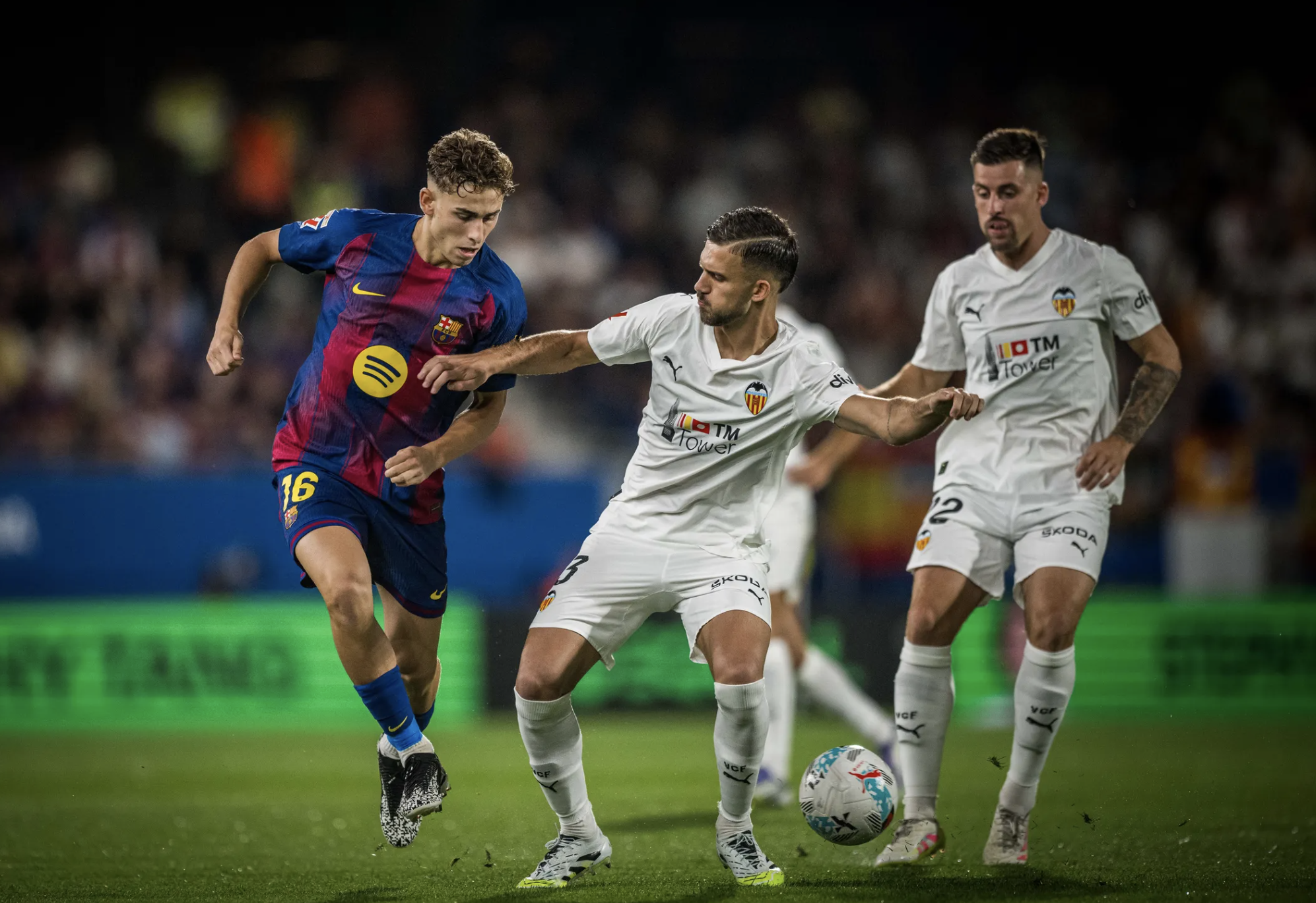 Barcelona "hủy diệt" Valencia 6 b&agrave;n, &aacute;p s&aacute;t ng&ocirc;i đầu La Liga- Ảnh 6.
