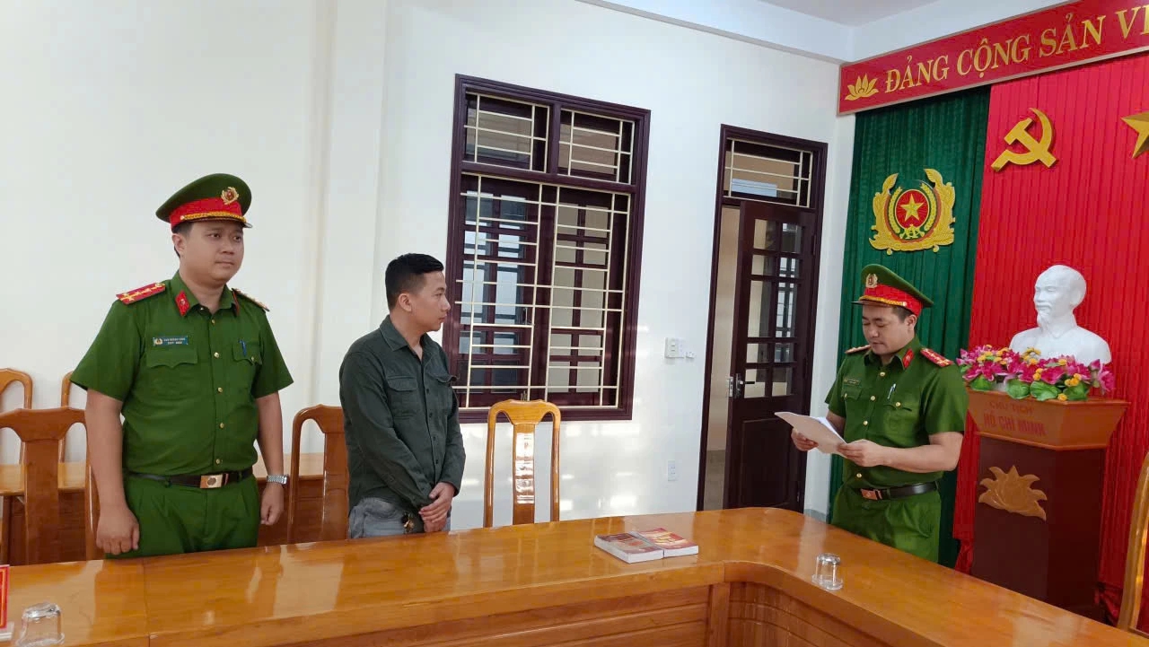 Khởi tố &ocirc;ng Nguyễn Viết Hải v&igrave; mua b&aacute;n h&oacute;a đơn tr&aacute;i ph&eacute;p tại Quảng Trị - Ảnh 1.