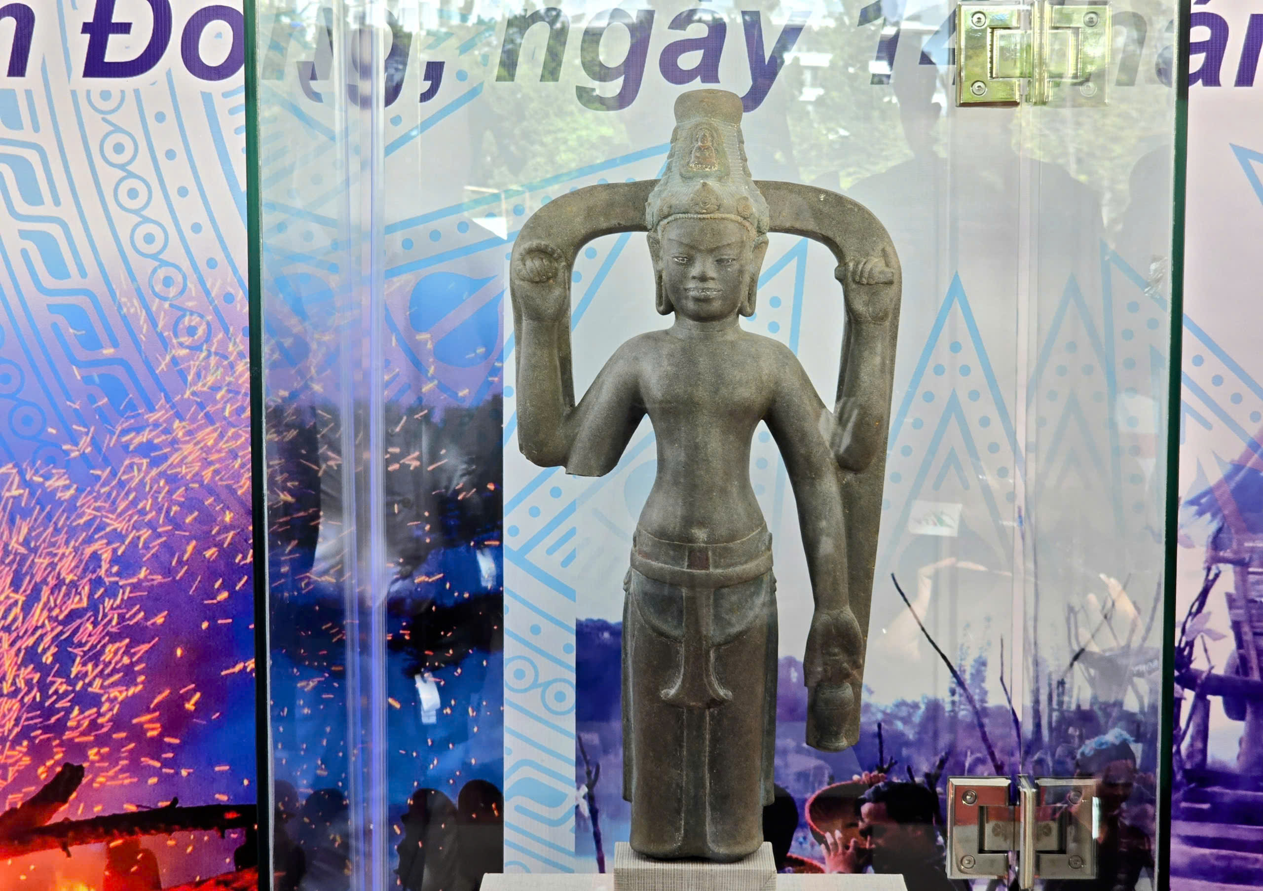 Cận cảnh bảo vật quốc gia - Tượng Avalokitesvara Bắc Bình - Ảnh 3.