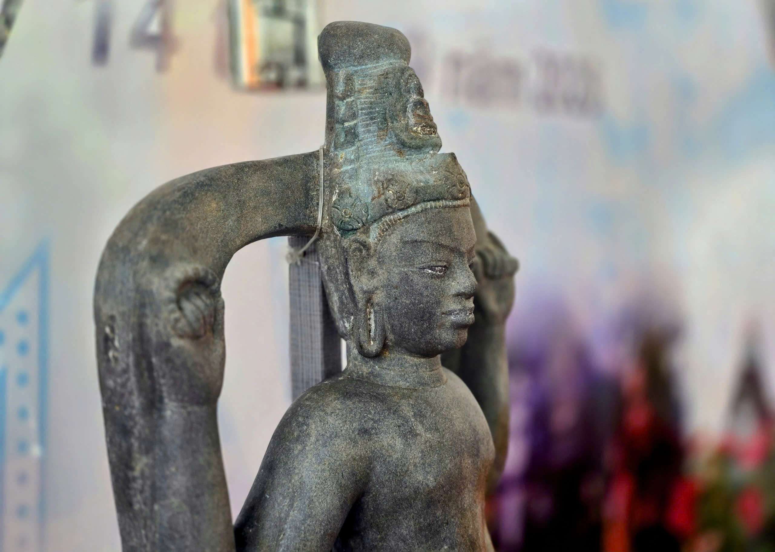 Cận cảnh bảo vật quốc gia - Tượng Avalokitesvara Bắc Bình - Ảnh 9.