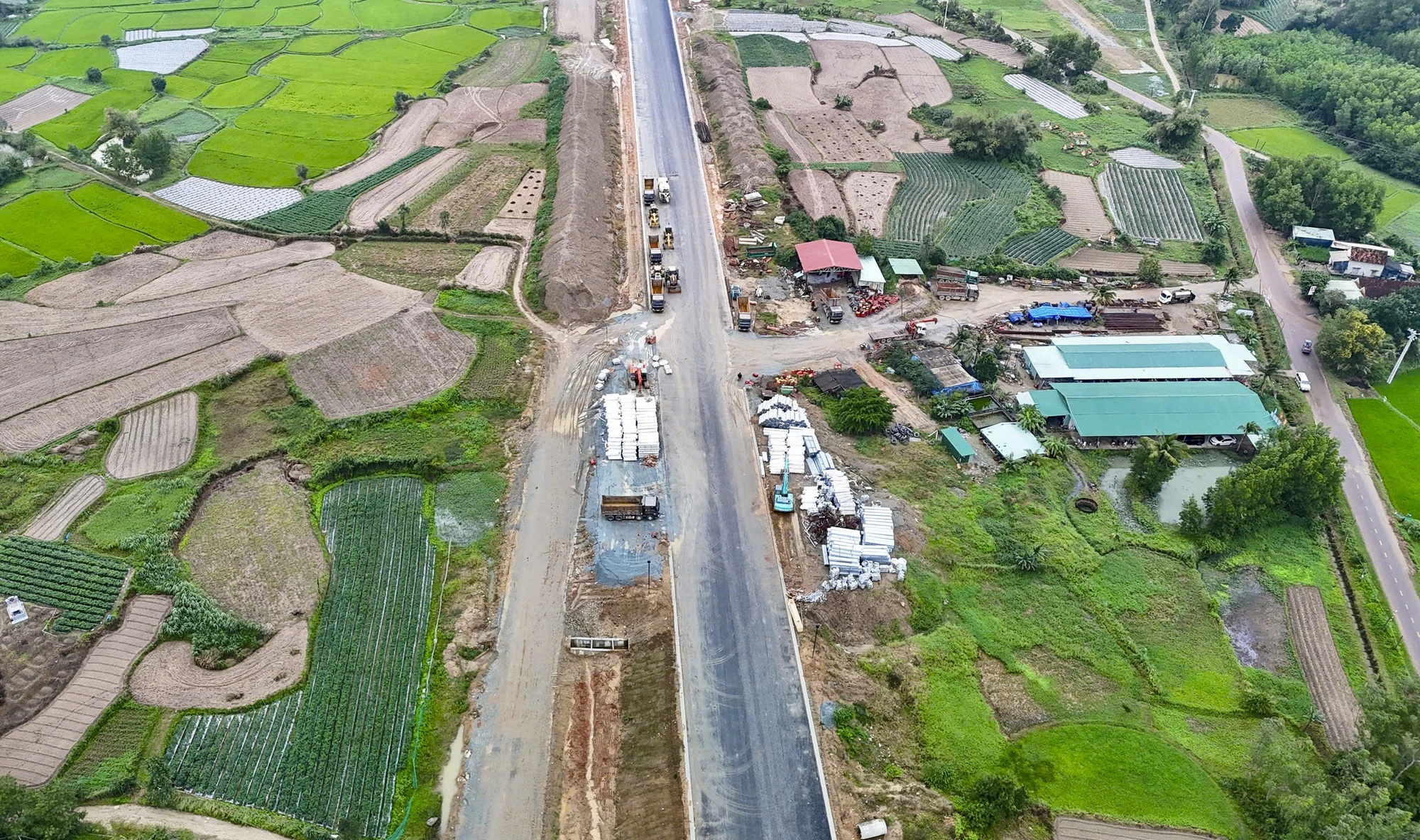 Sơn Hải xin cắm bảng “bảo hành 10 năm” trên tuyến cao tốc Hoài Nhơn – Quy Nhơn- Ảnh 1.