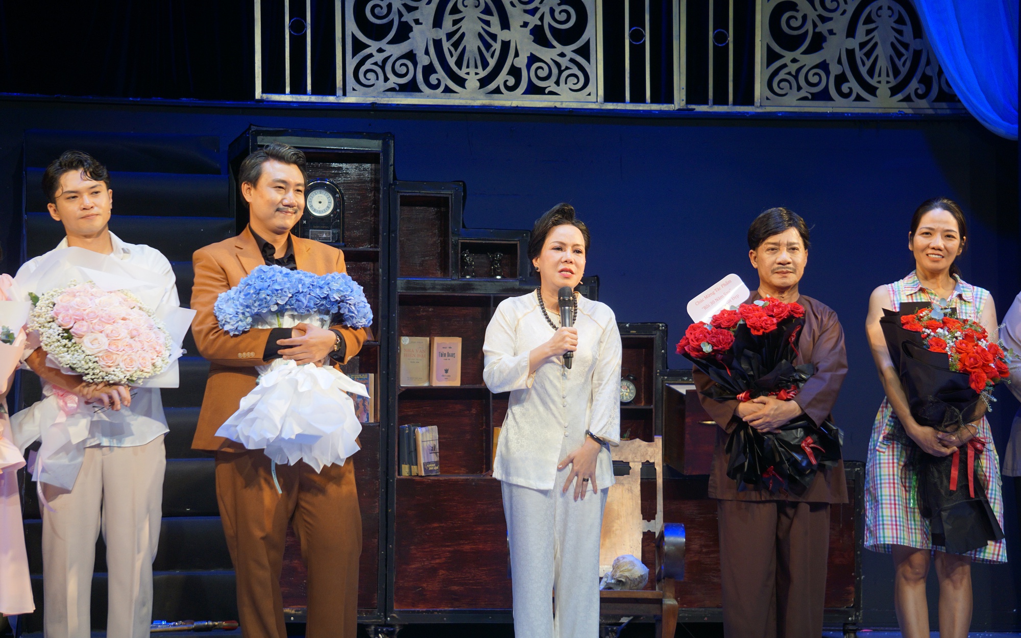 "Rồi 30 năm sau" – Dấu ấn Minh Nhí, Việt Hương trong tác phẩm kinh điển