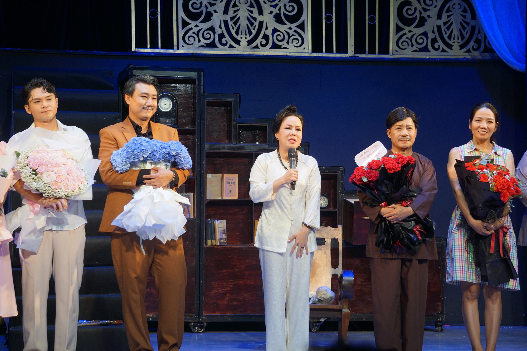 "Rồi 30 năm sau" &ndash; Dấu ấn Minh Nh&iacute;, Việt Hương trong t&aacute;c phẩm kinh điển- Ảnh 1.