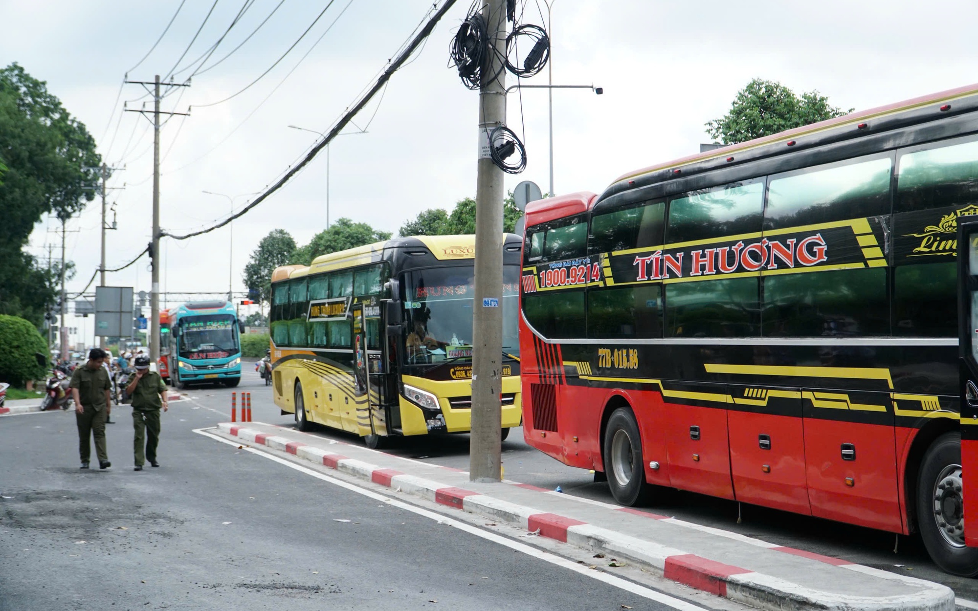 CSGT xử phạt 17 xe khách vi phạm với nhiều lỗi ở TP HCM