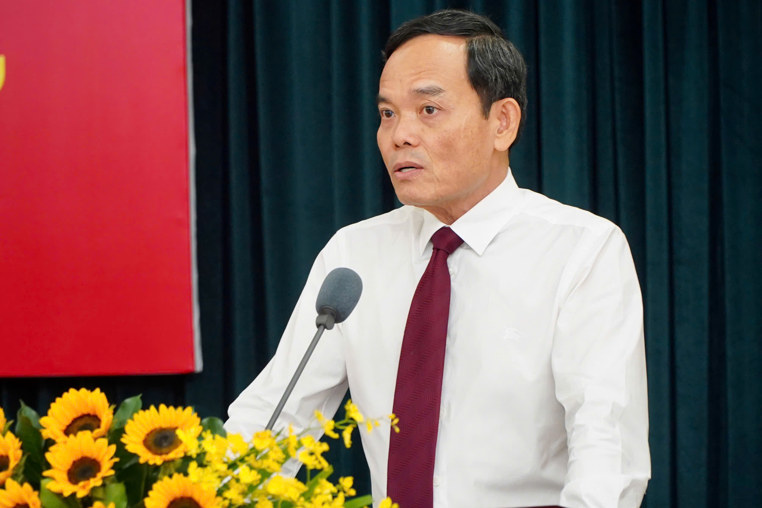 B&iacute; thư Th&agrave;nh ủy TP HCM Trần Lưu Quang: "Phải bằng mọi c&aacute;ch để đạt được tăng trưởng tr&ecirc;n 10% trong năm 2025" - Ảnh 1.
