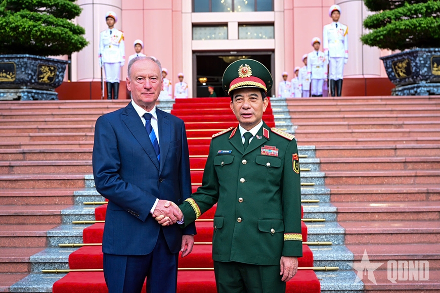 Trợ l&yacute; Tổng thống, Chủ tịch Hội đồng Biển Li&ecirc;n bang Nga thăm Việt Nam- Ảnh 1.