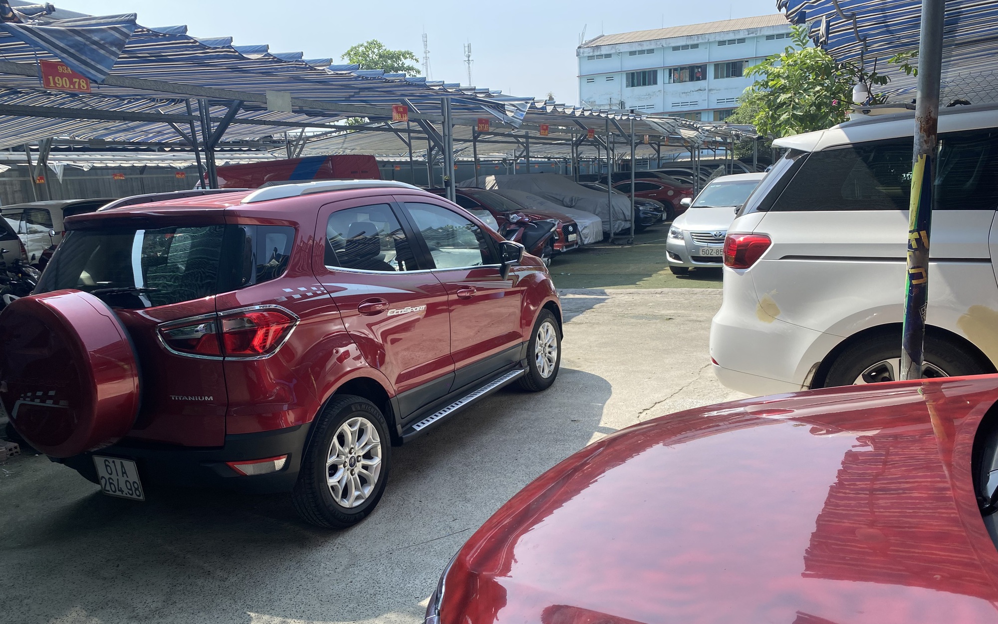 Tiêu thụ ô tô tiến gần mốc 1 triệu xe, nội địa hóa xe lắp ráp vẫn "ì ạch" 10%- Ảnh 2.