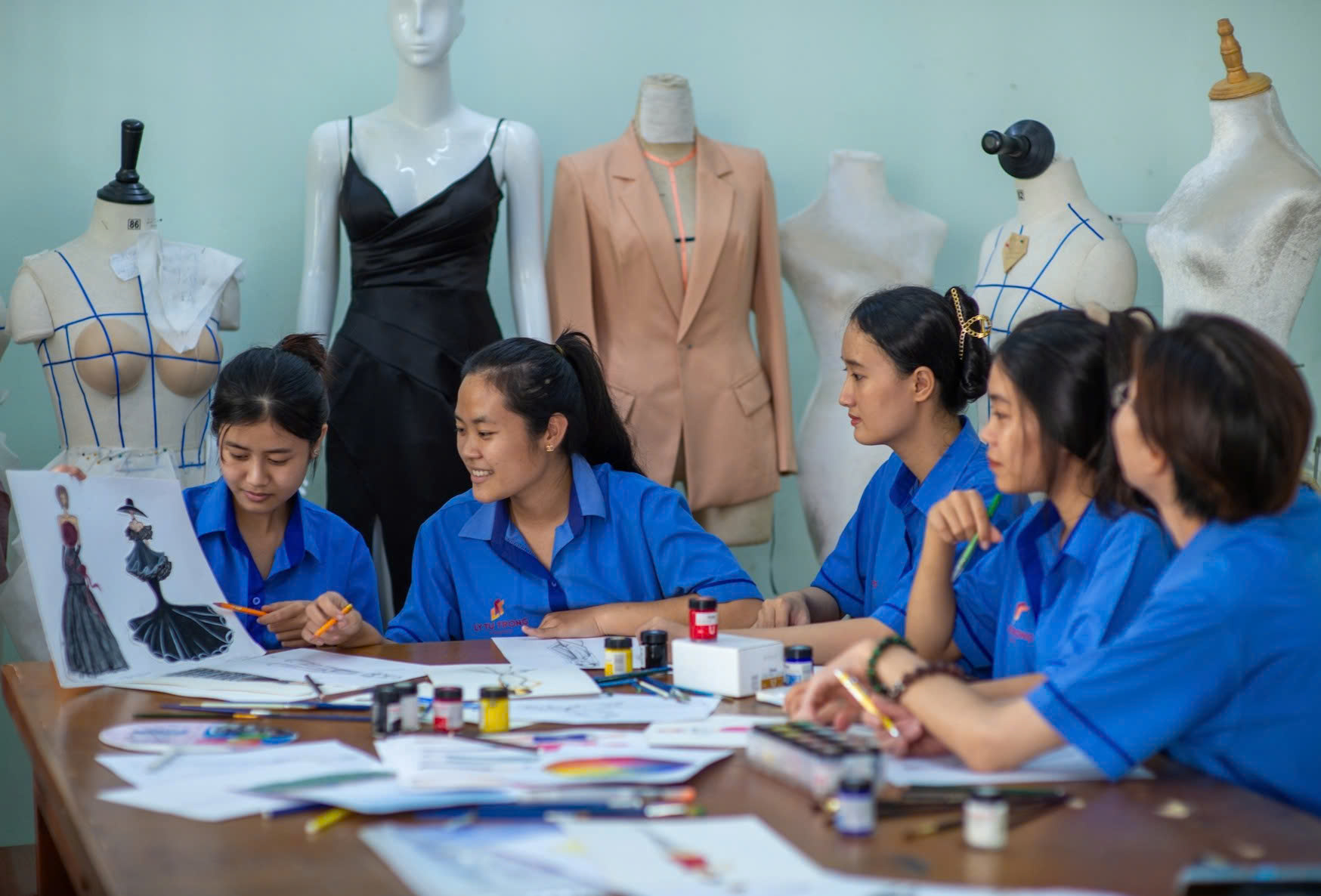 Nhiều ng&agrave;nh nghề "kh&aacute;t" nh&acirc;n lực- Ảnh 1.