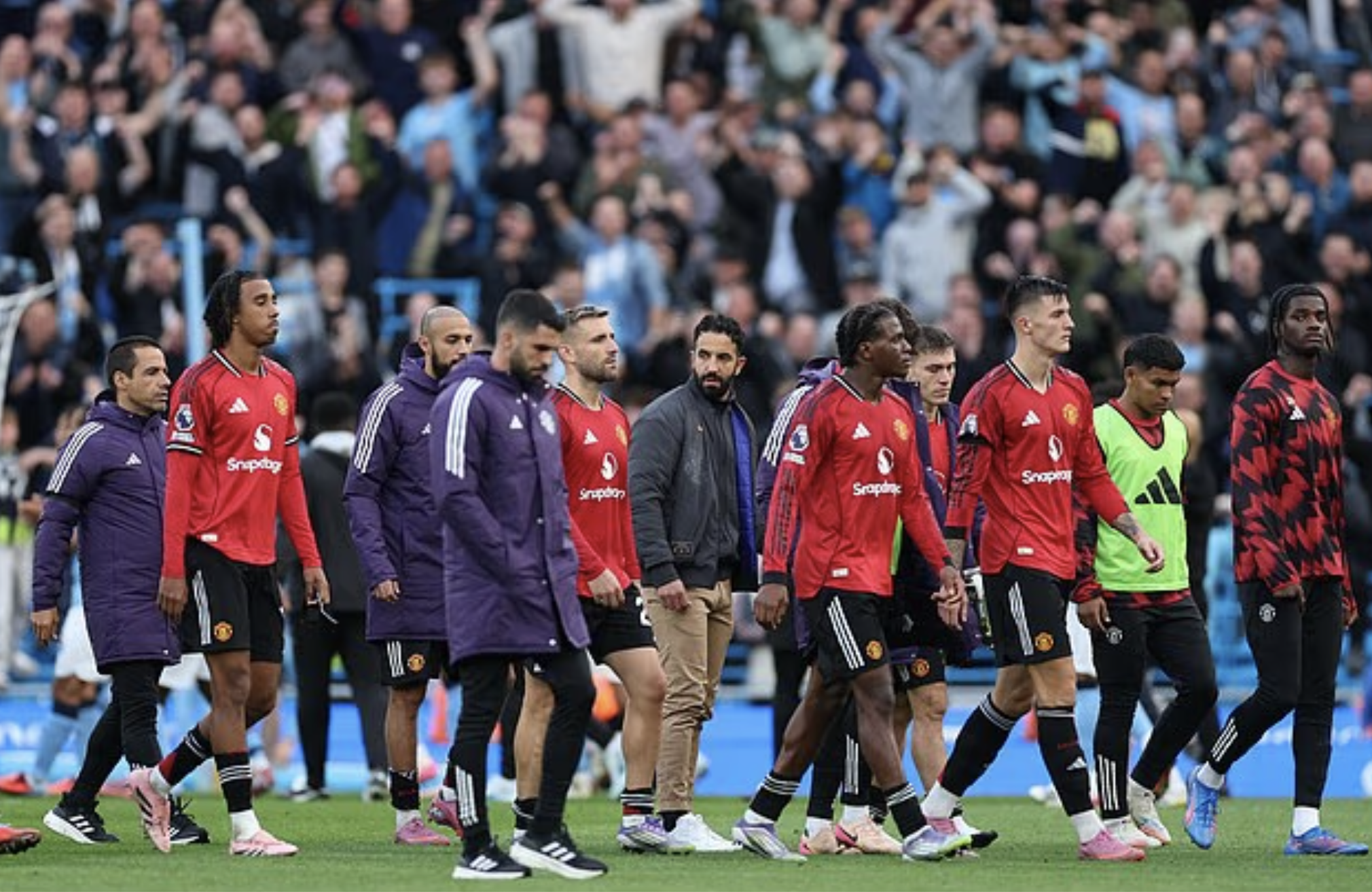Chi ph&iacute; bồi thường qu&aacute; lớn, Man United kh&oacute; sa thải Ruben Amorim- Ảnh 2.