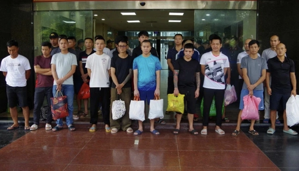 Bắt "&ocirc;ng tr&ugrave;m" cầm đầu đường d&acirc;y đ&aacute;nh bạc giao dịch l&ecirc;n tới 4.500 tỉ đồng- Ảnh 2.