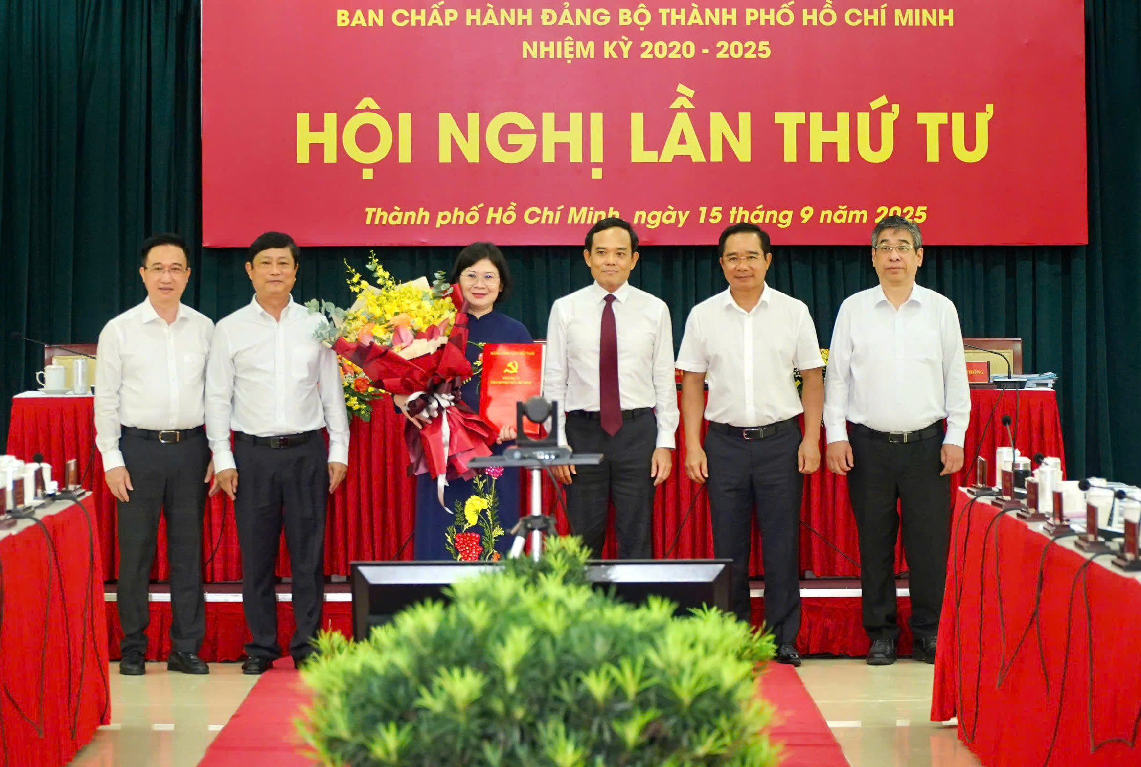 TP HCM cần 8 việc khẩn trương trong 3 tháng cuối năm 2025 để phát triển - Ảnh 2.