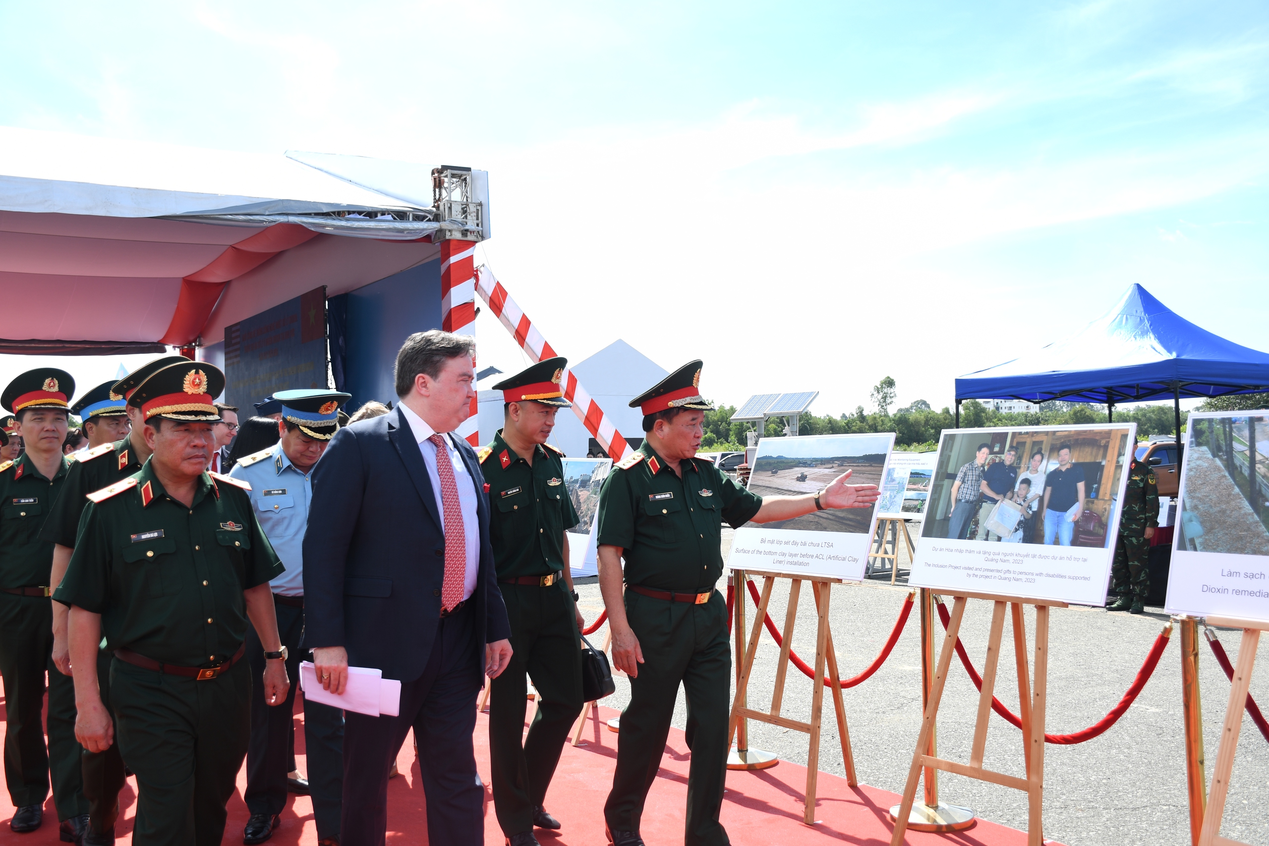Bàn giao 6 ha đất sạch dioxin sân bay Biên Hòa sau 6 năm nỗ lực hợp tác Việt - Mỹ - Ảnh 1.