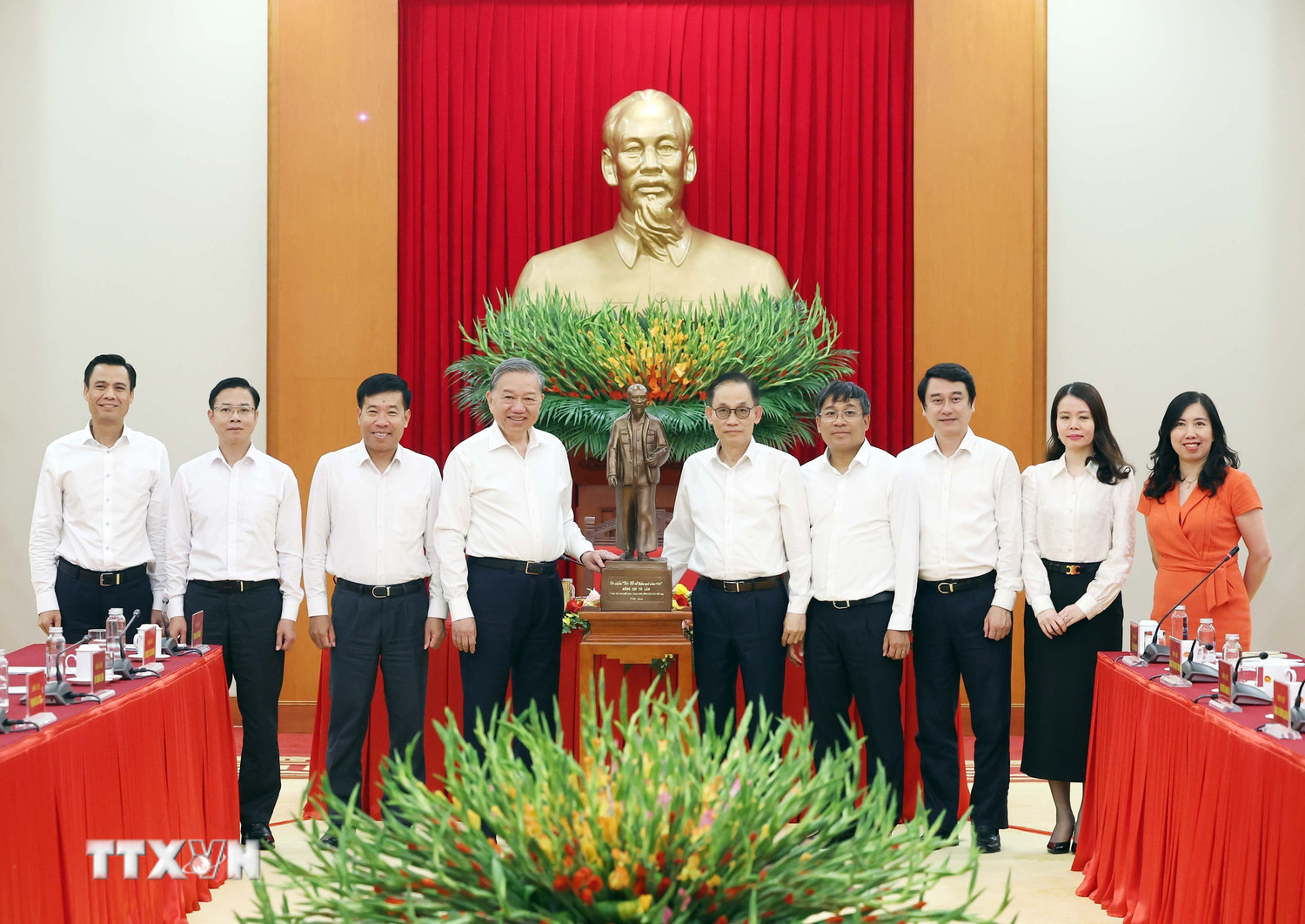 Tổng B&iacute; thư T&ocirc; L&acirc;m: Ngoại giao tăng chất lượng tham mưu cho l&atilde;nh đạo Đảng, Nh&agrave; nước- Ảnh 3.