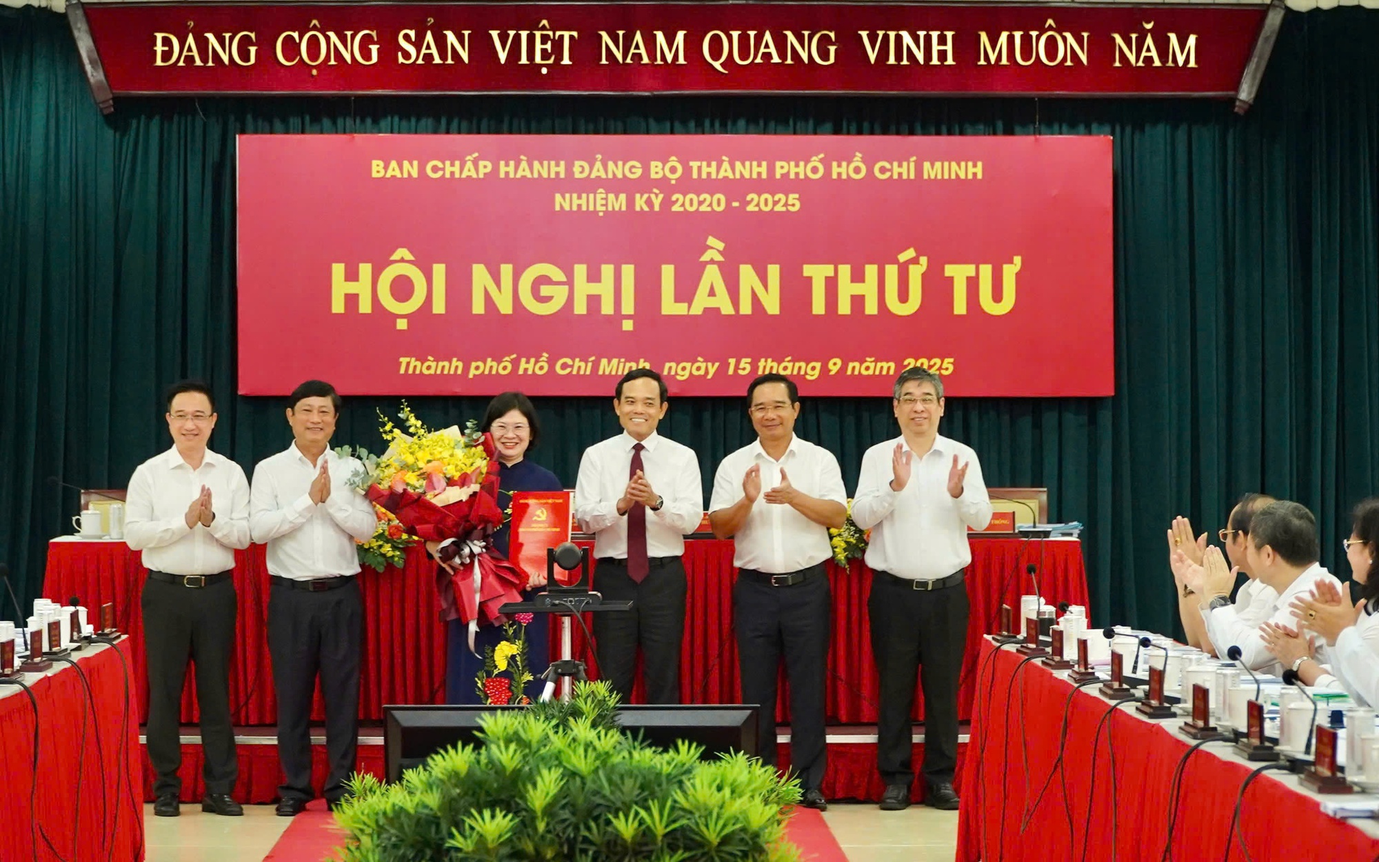 Bà Văn Thị Bạch Tuyết giữ chức Phó Bí thư Thành ủy TP HCM
