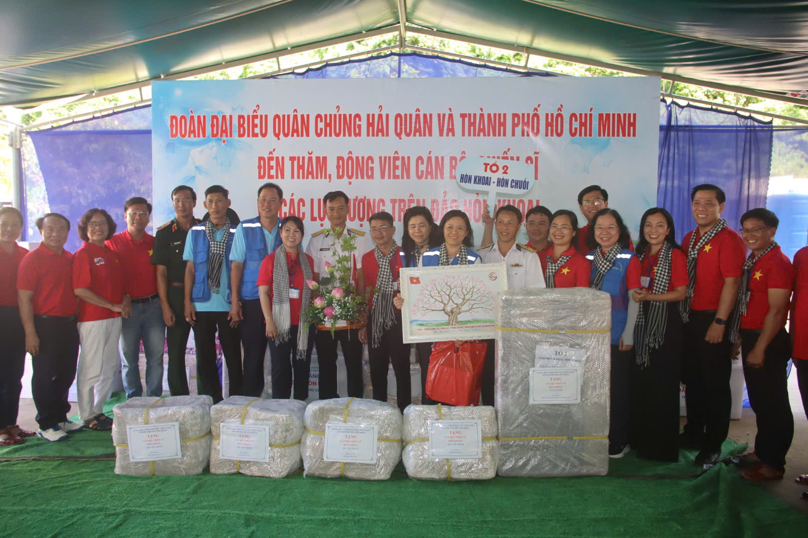 Đoàn đại biểu TP HCM hoàn thành chuyến công tác thăm quân dân các đảo Tây Nam và Nhà giàn DK1 - Ảnh 10.