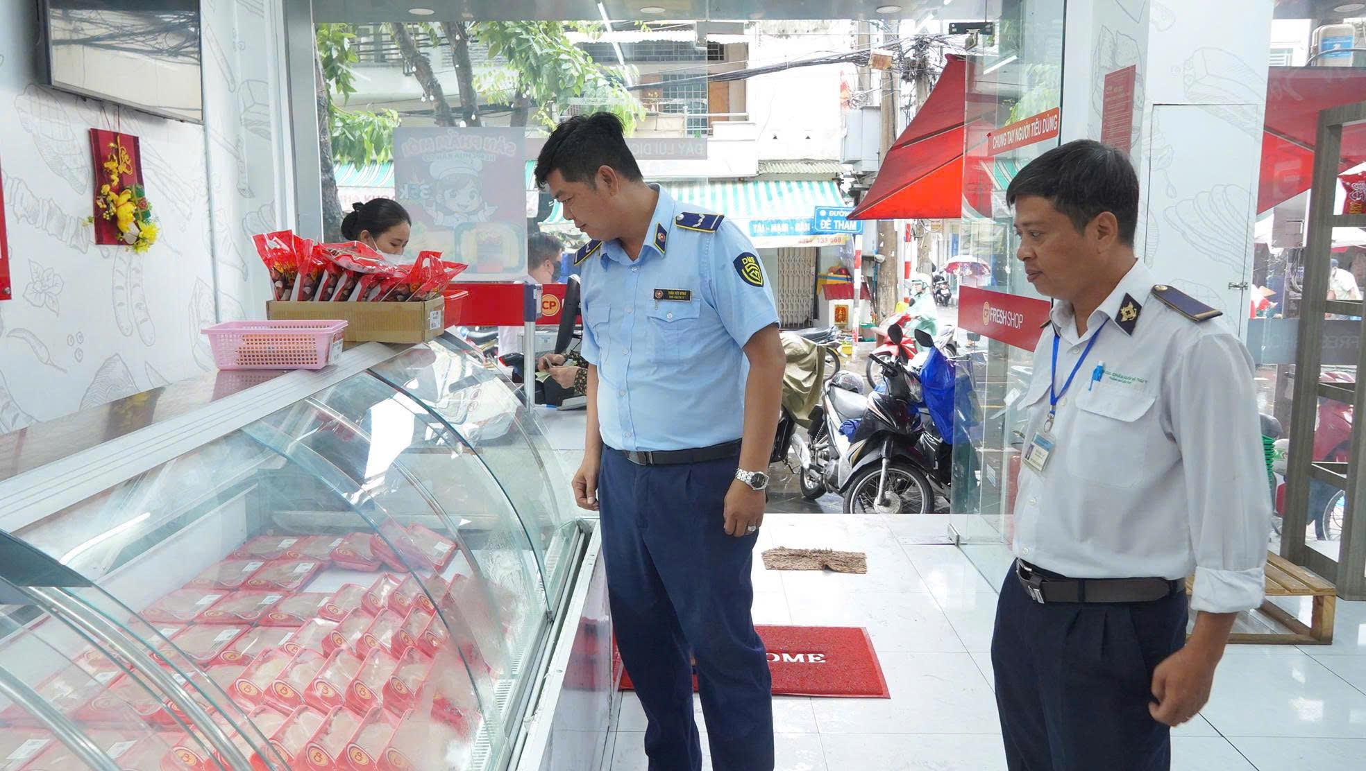 Cần Thơ: Kết quả kiểm tra 35 cơ sở của C.P. Việt Nam v&agrave; si&ecirc;u thị Bách Hóa Xanh - Ảnh 4.