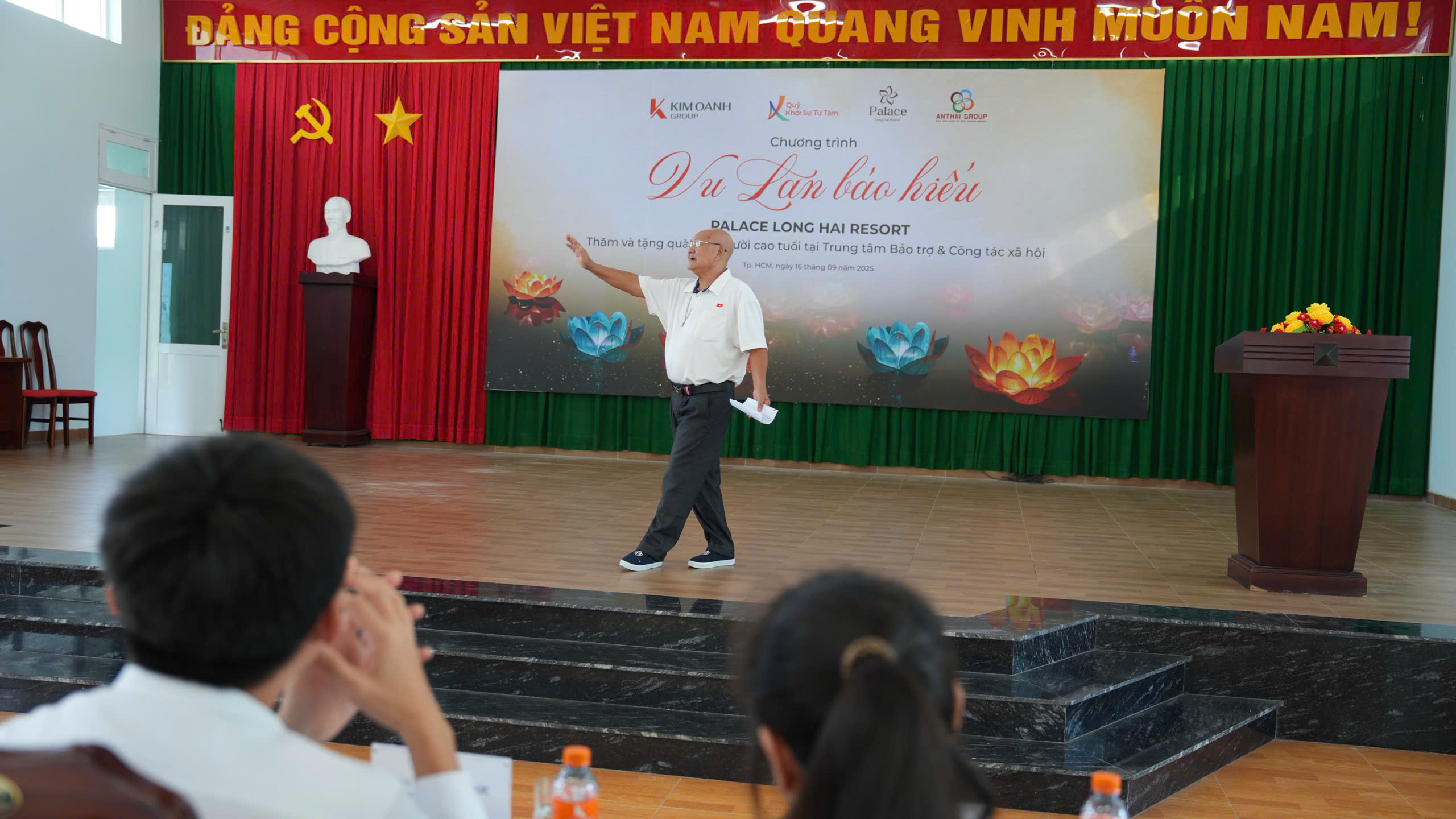 Lan tỏa yêu thương đến gần 1.000 cụ già neo đơn mùa Vu Lan- Ảnh 4.