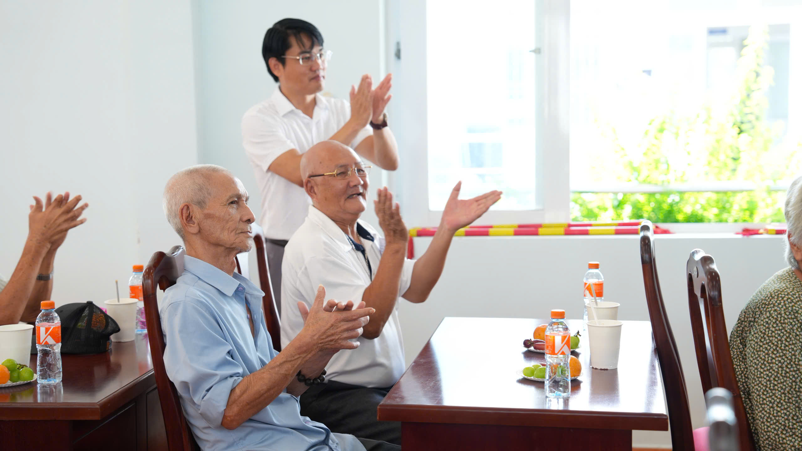 Lan tỏa yêu thương đến gần 1.000 cụ già neo đơn mùa Vu Lan- Ảnh 8.
