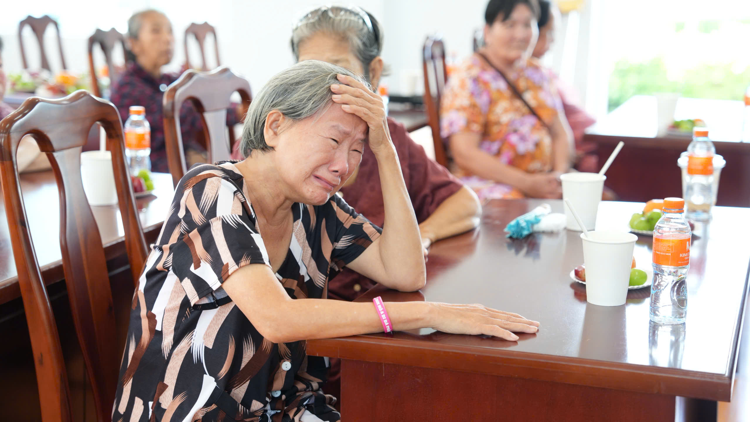 Lan tỏa yêu thương đến gần 1.000 cụ già neo đơn mùa Vu Lan- Ảnh 7.