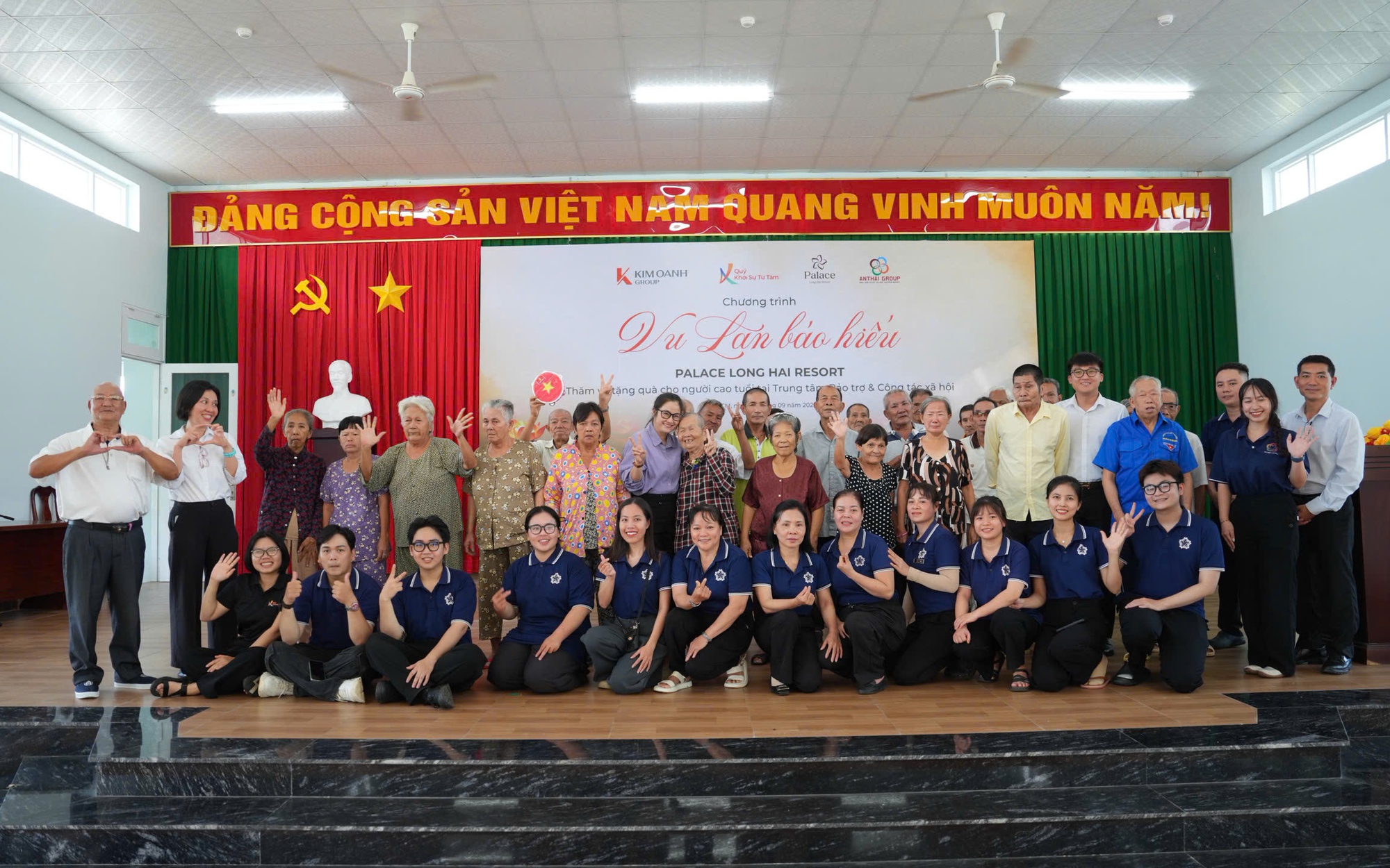 Lan tỏa yêu thương đến gần 1.000 cụ già neo đơn mùa Vu Lan