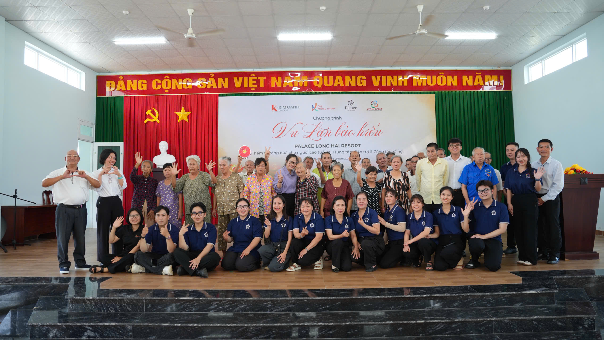Lan tỏa yêu thương đến gần 1.000 cụ già neo đơn mùa Vu Lan- Ảnh 1.