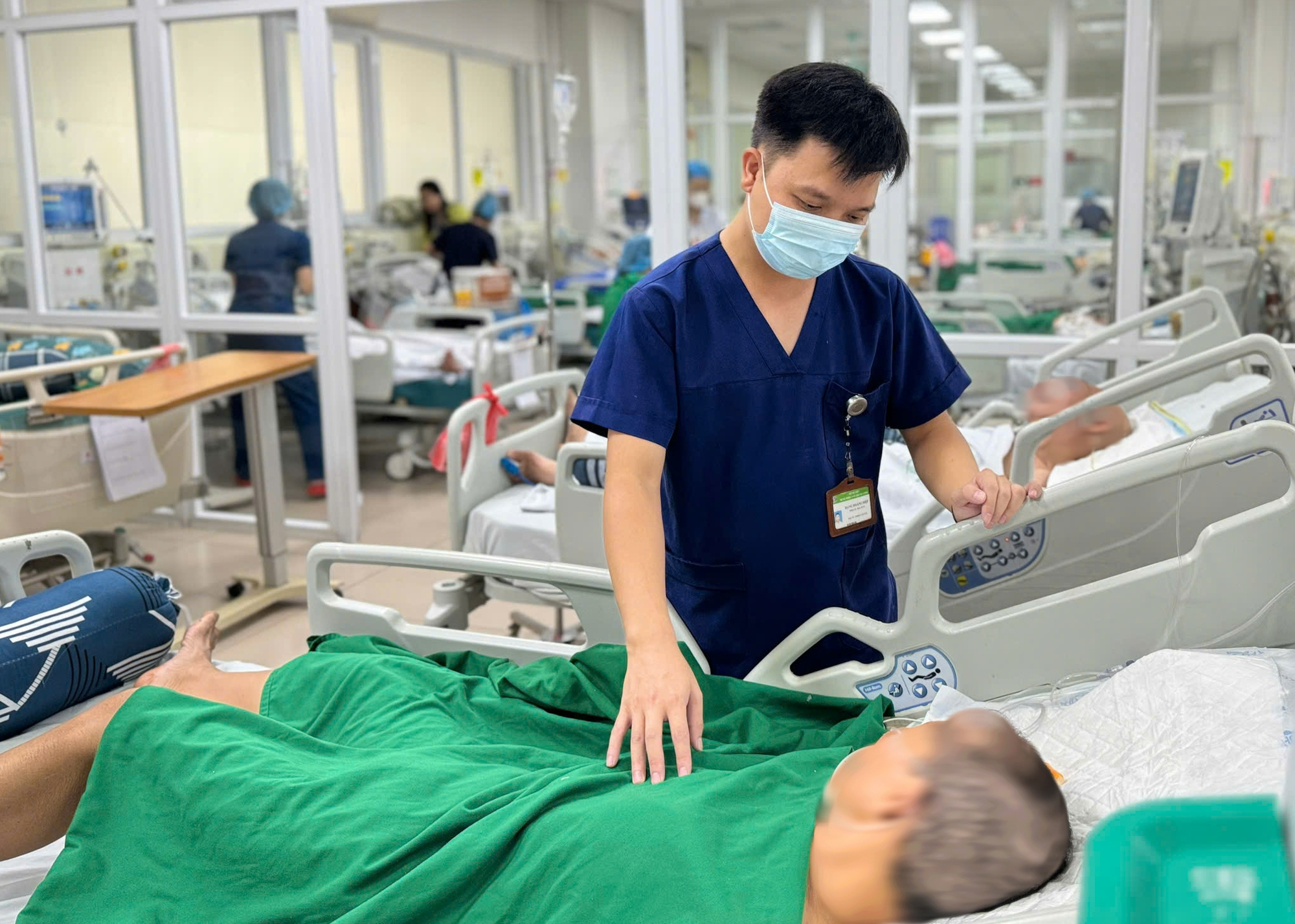 Vết loét ở vùng nhạy cảm khiến người đàn ông nguy kịch - Ảnh 1.