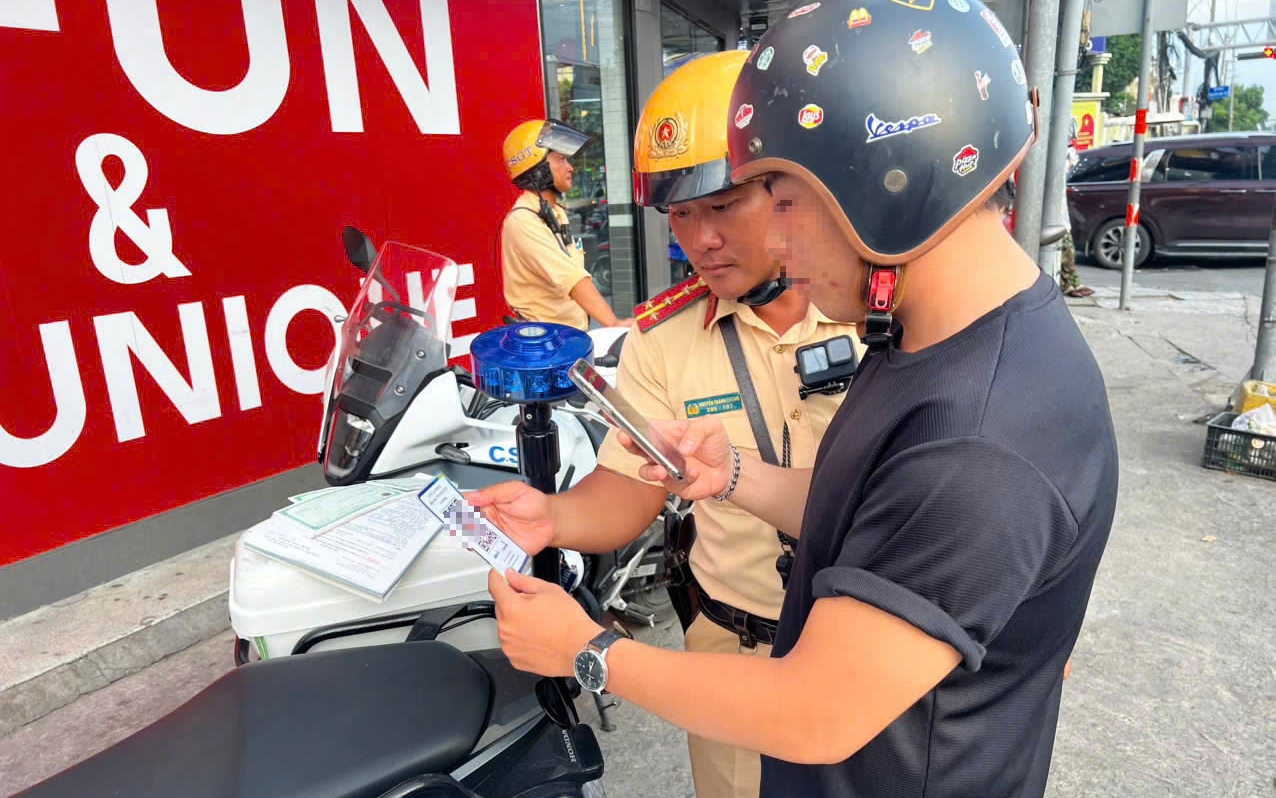 CSGT TP HCM sẽ thu tiền nộp phạt bằng mã QR code trực tiếp trên đường