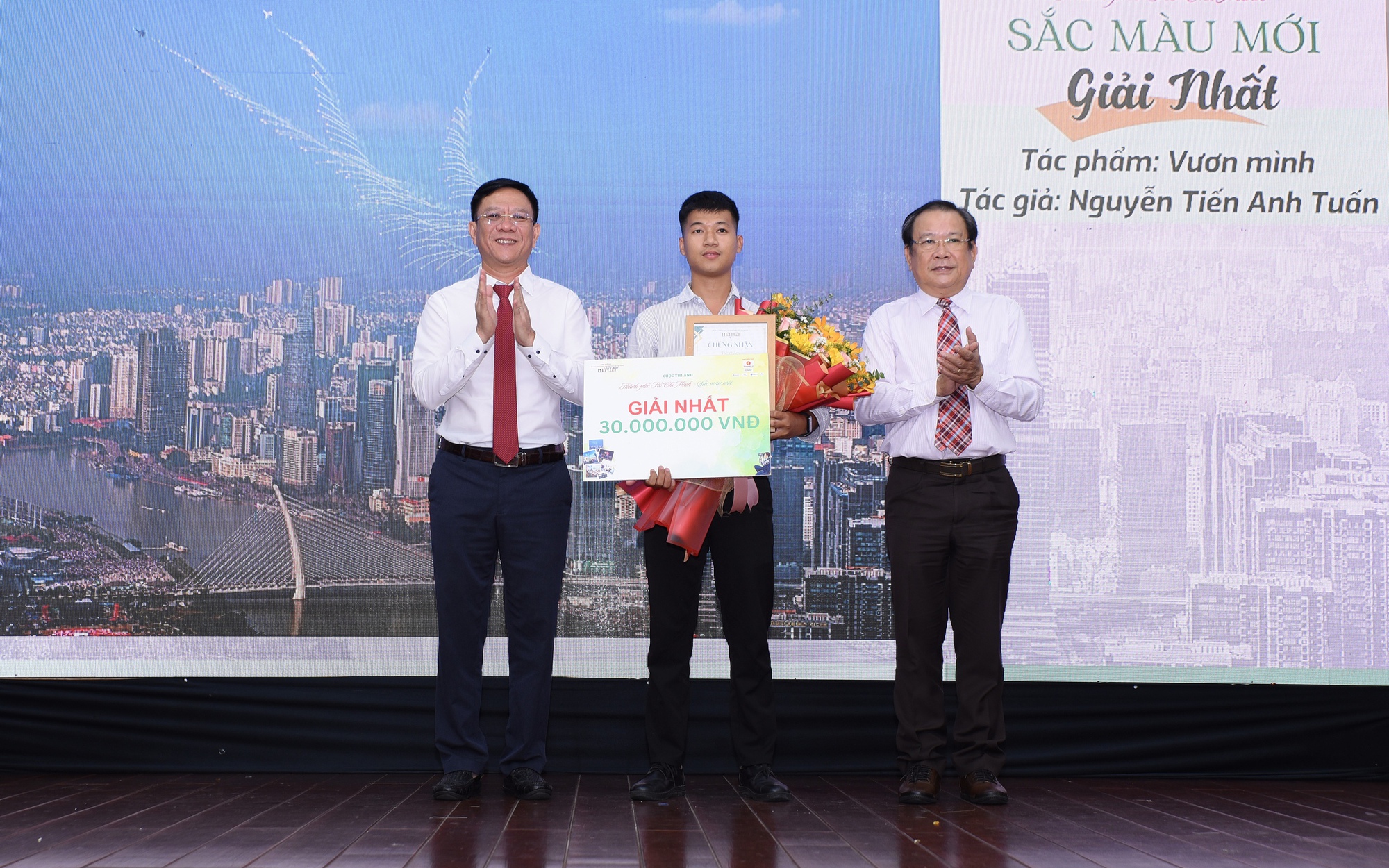 "TP HCM - Sắc màu mới": Thành phố được kể bằng ngôn ngữ ảnh