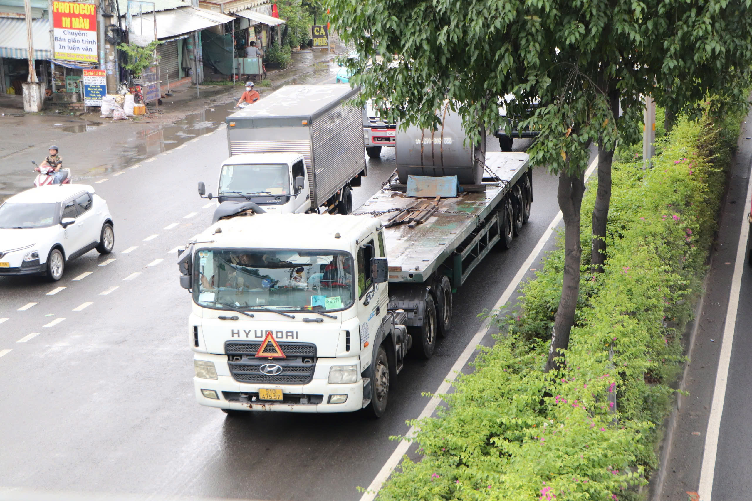 Rùng mình trước "bom thép" chực chờ lăn trên phố - Ảnh 1.